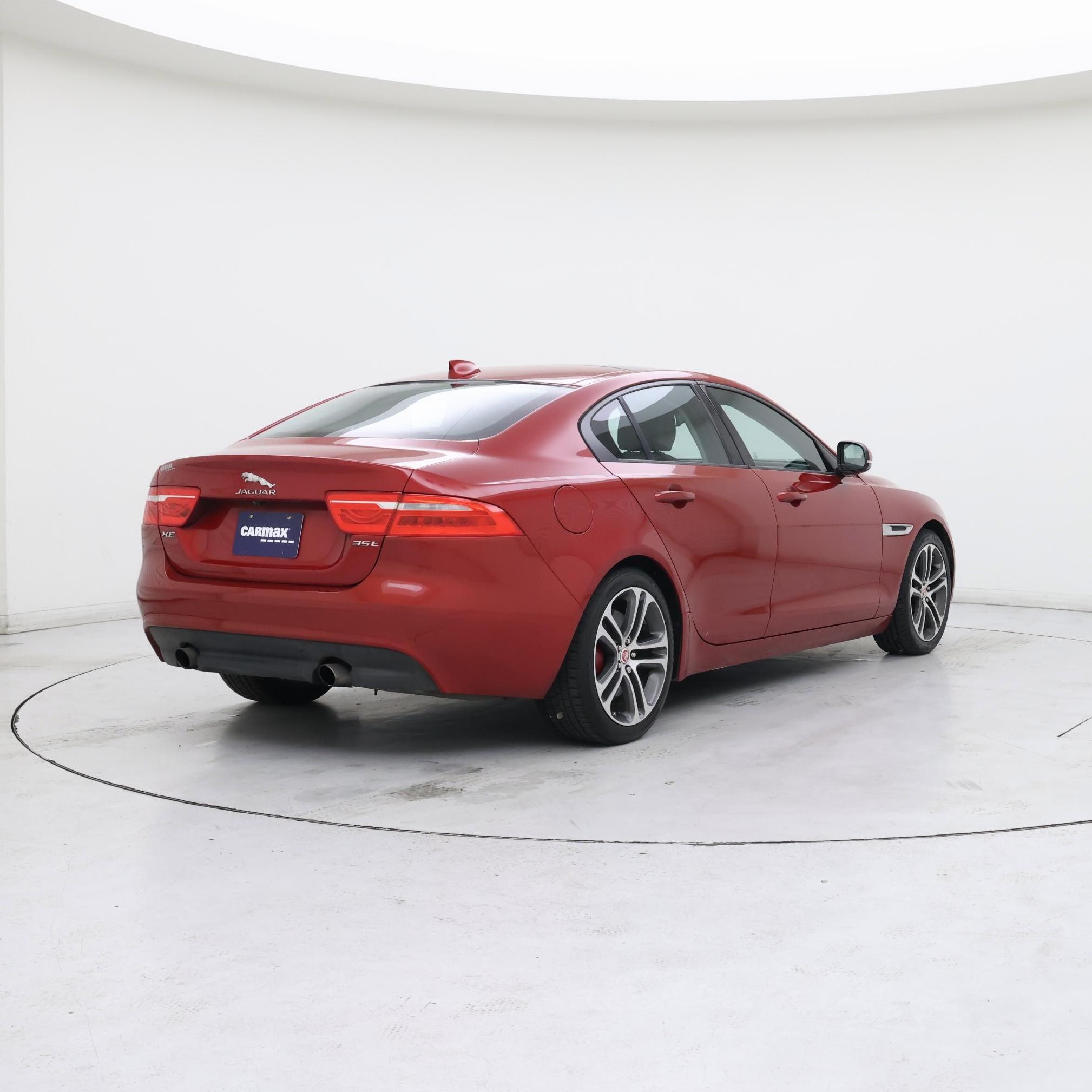 Thumbnail: 2017 Jaguar XE - 8