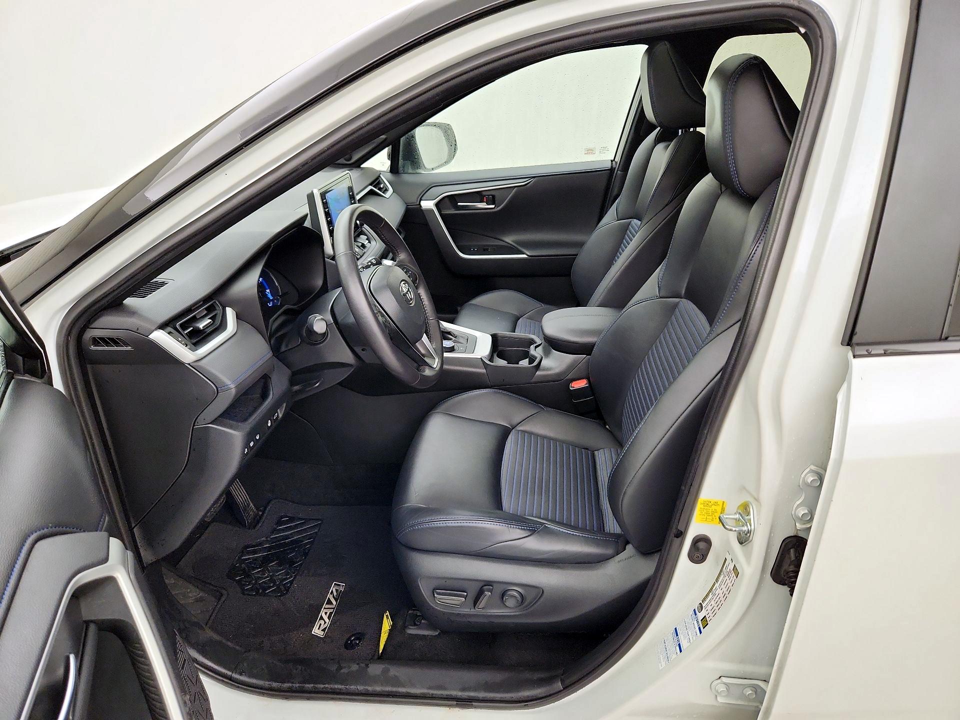 Thumbnail: 2020 Toyota RAV4 - 11