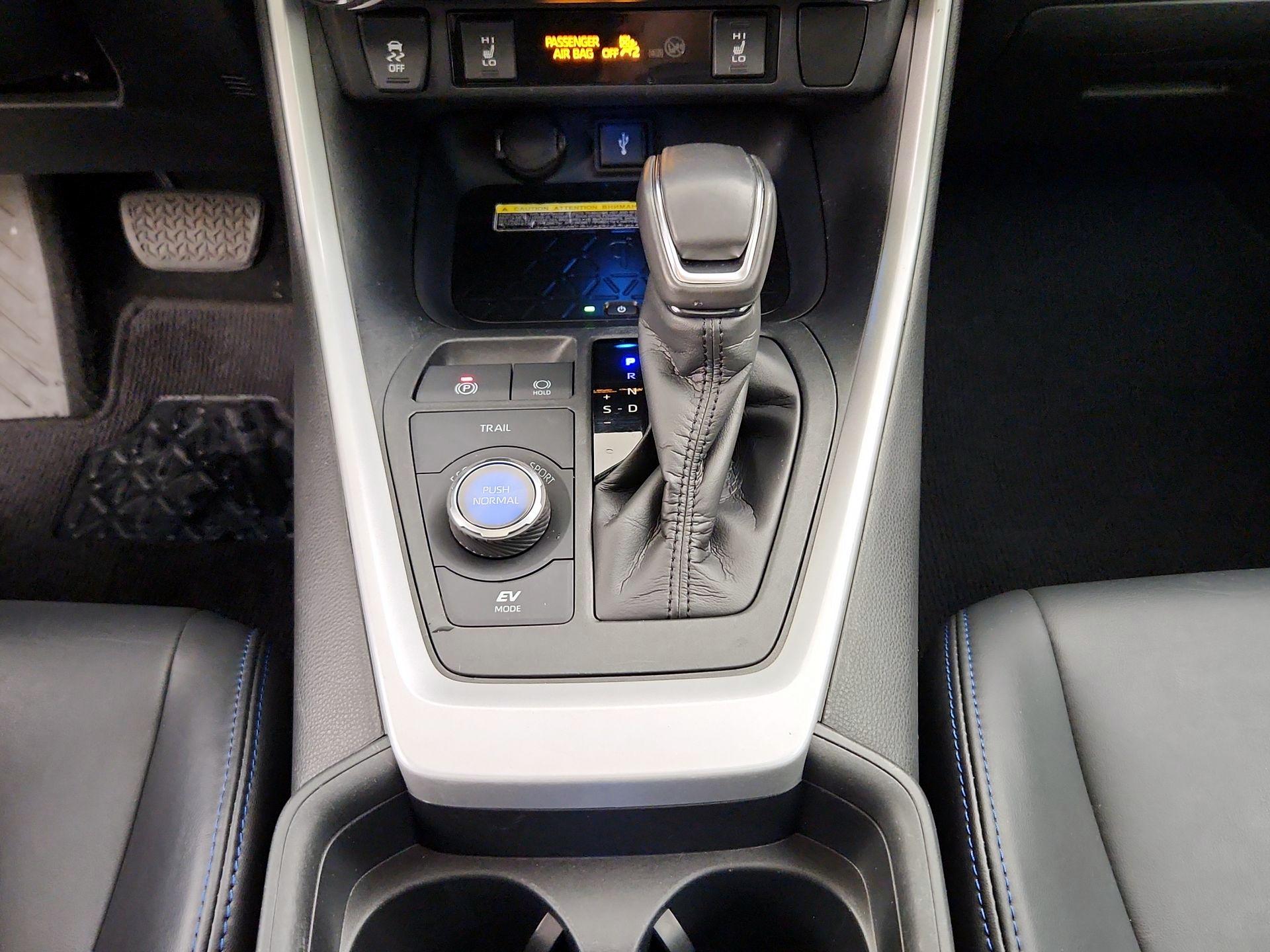 Thumbnail: 2020 Toyota RAV4 - 18