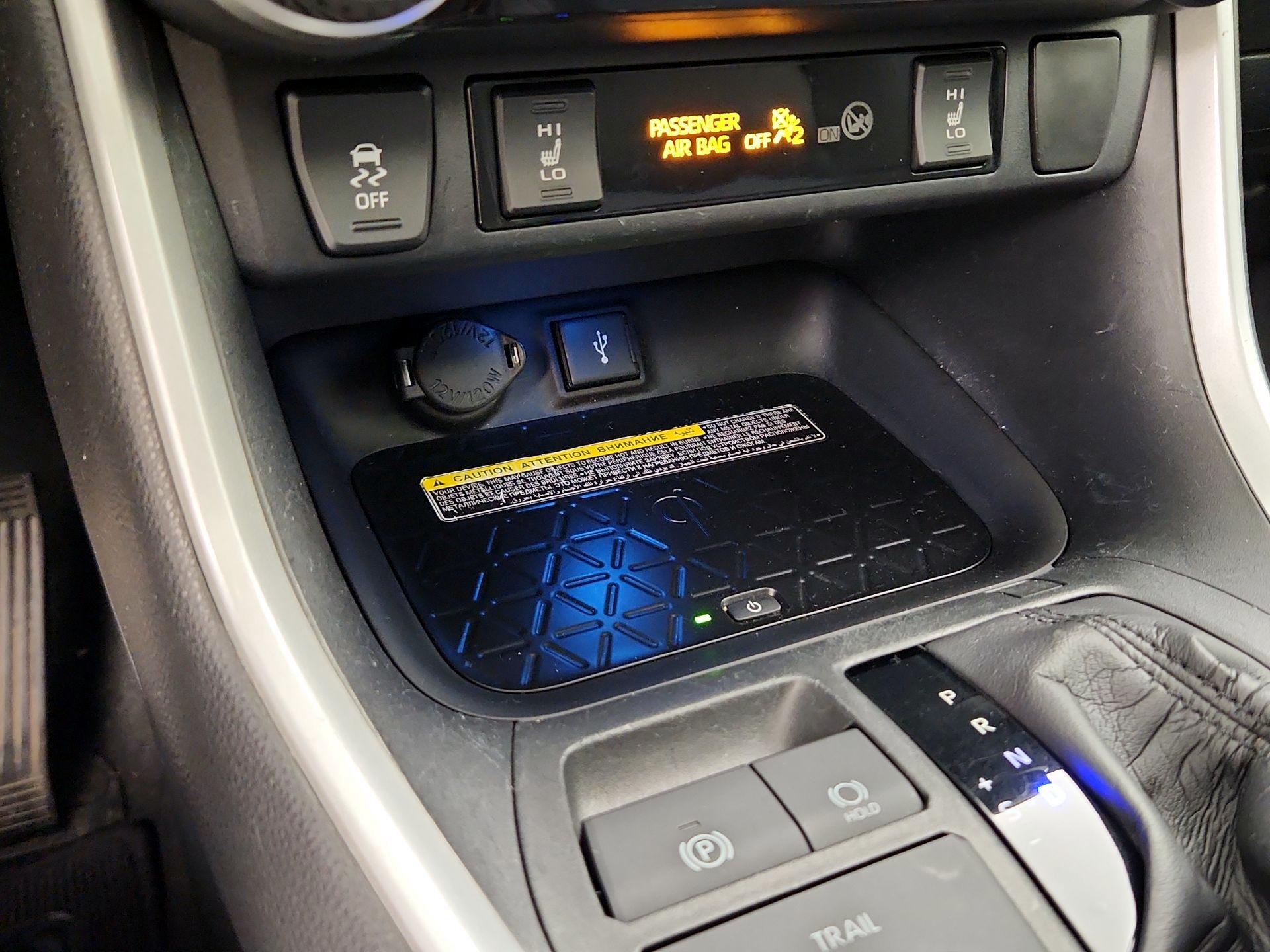 Thumbnail: 2020 Toyota RAV4 - 19