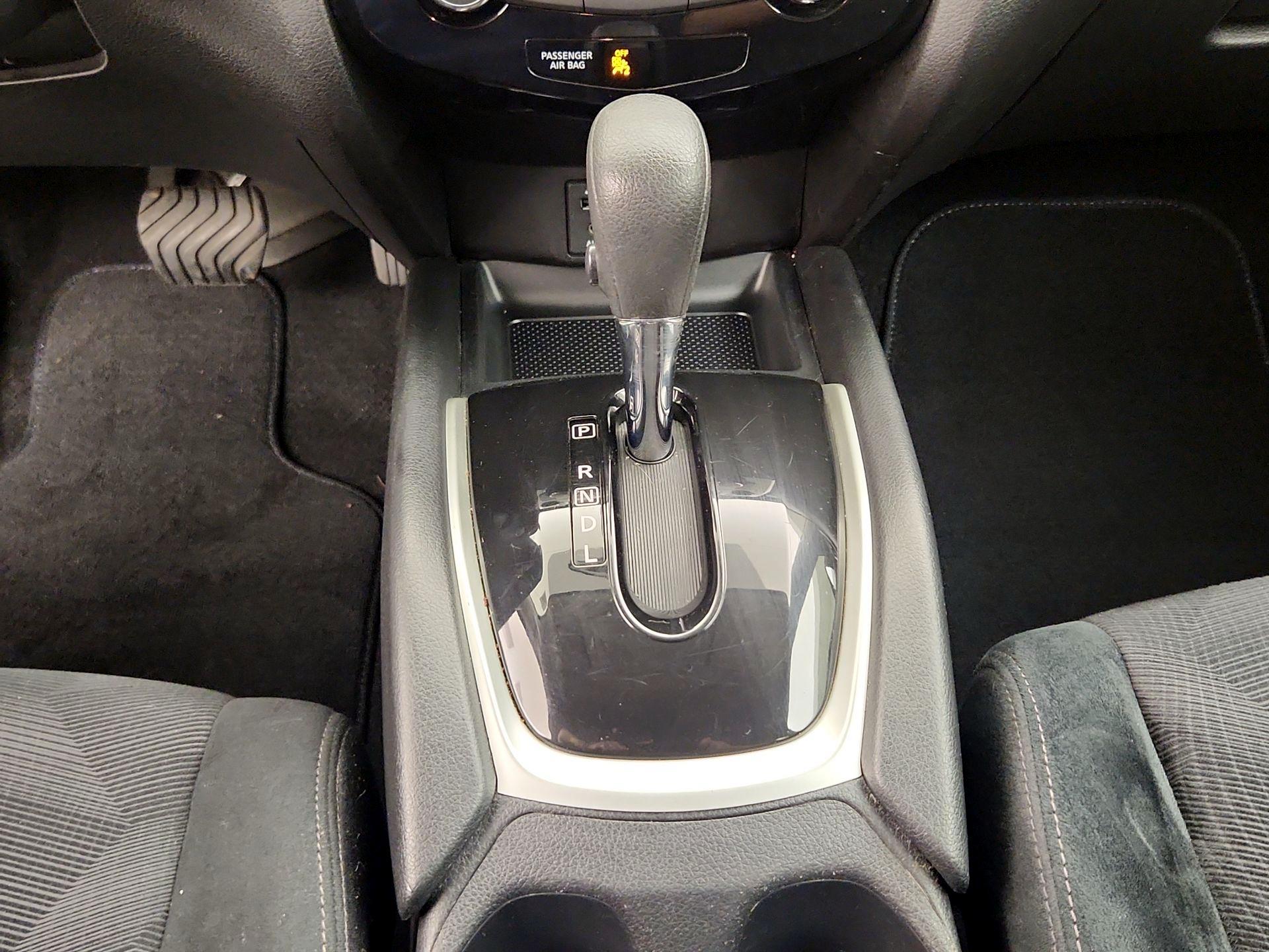 Thumbnail: 2016 Nissan Rogue - 18