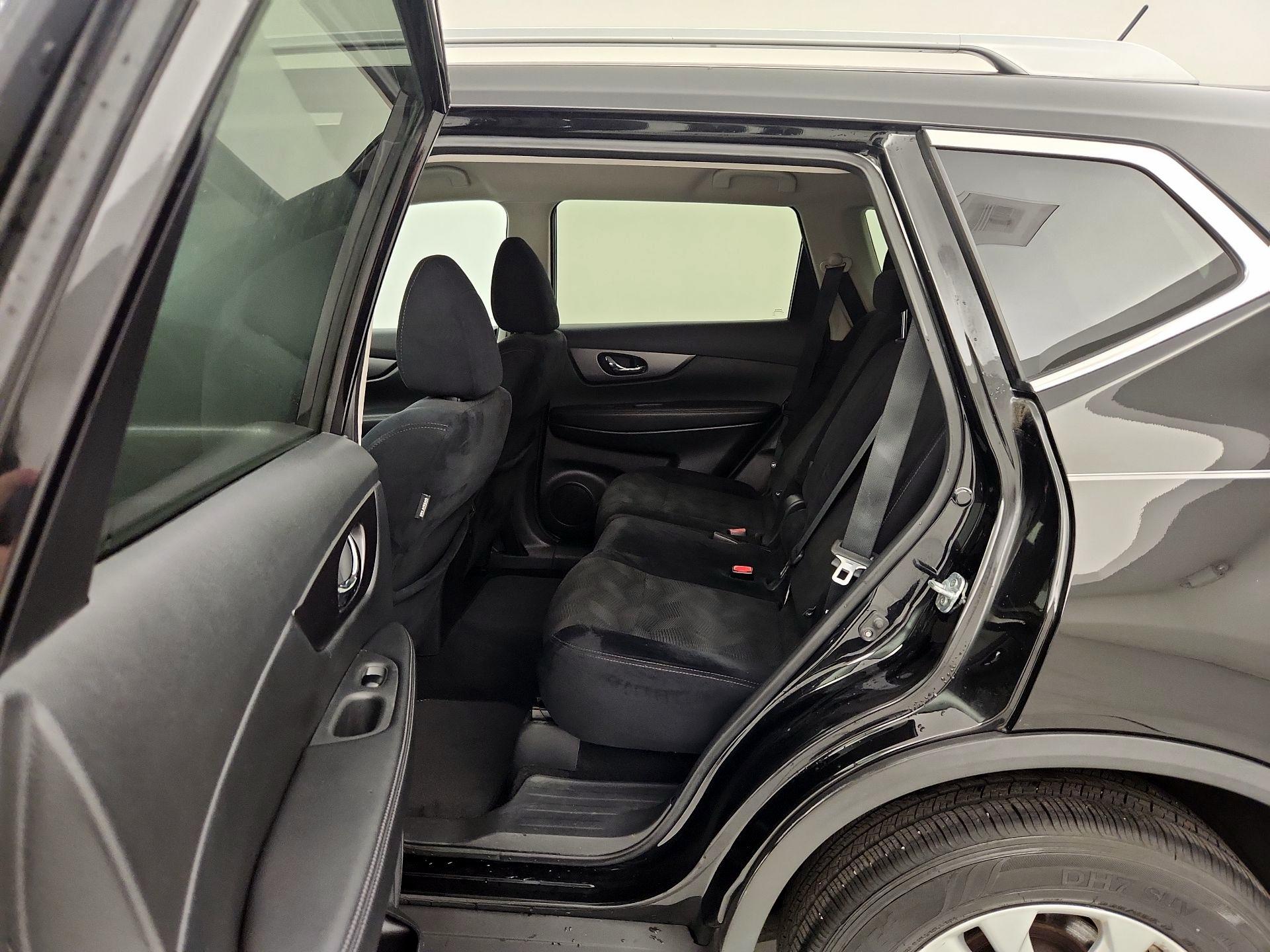 Thumbnail: 2016 Nissan Rogue - 20