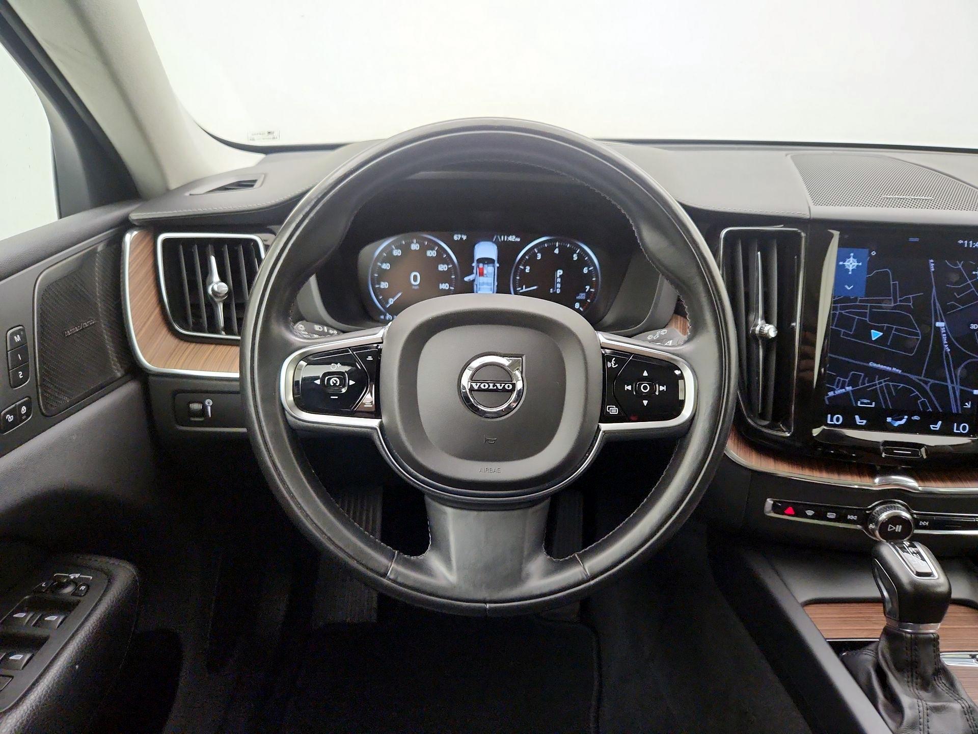 Thumbnail: 2019 Volvo XC60 - 10