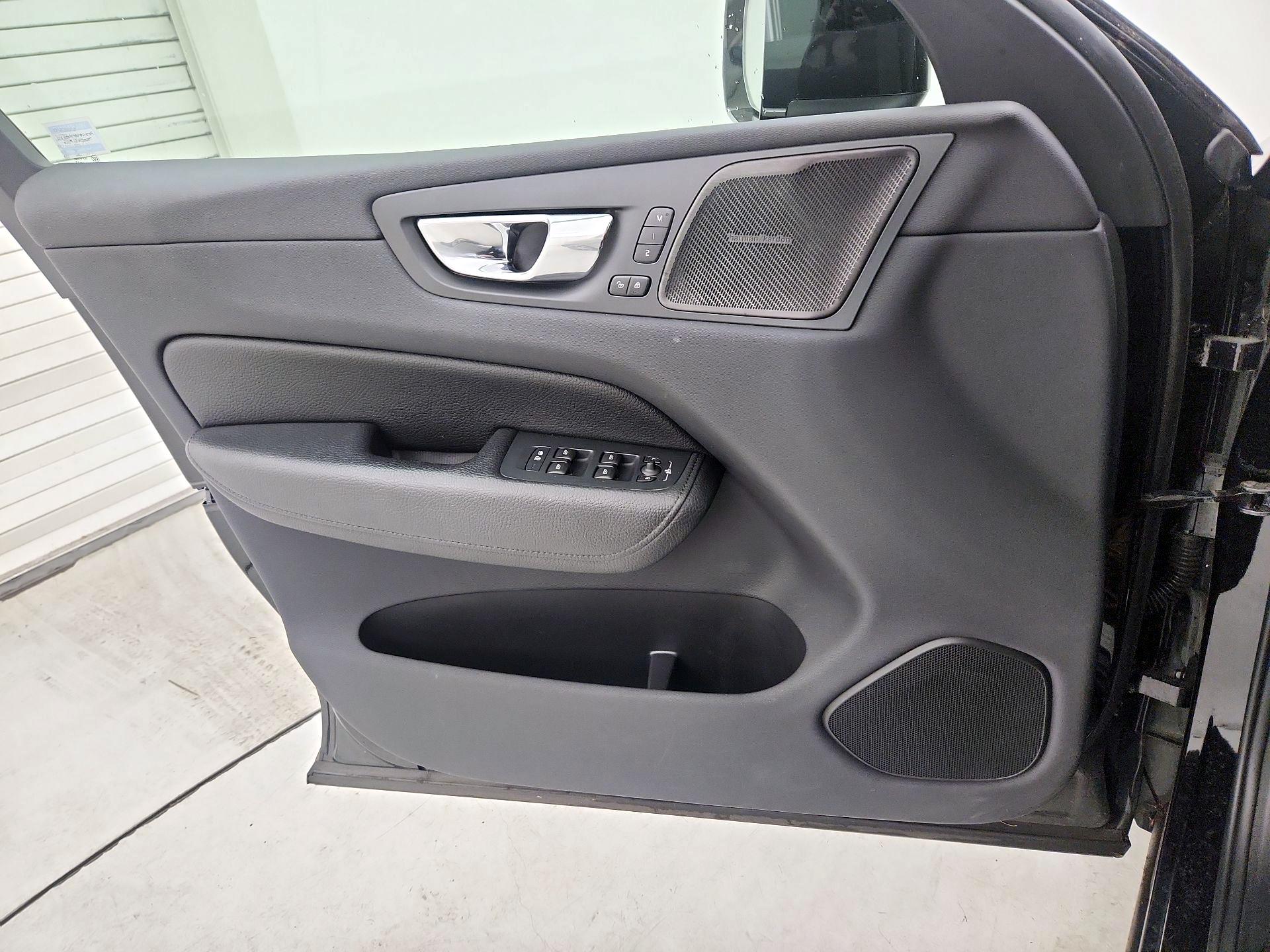 Thumbnail: 2019 Volvo XC60 - 12