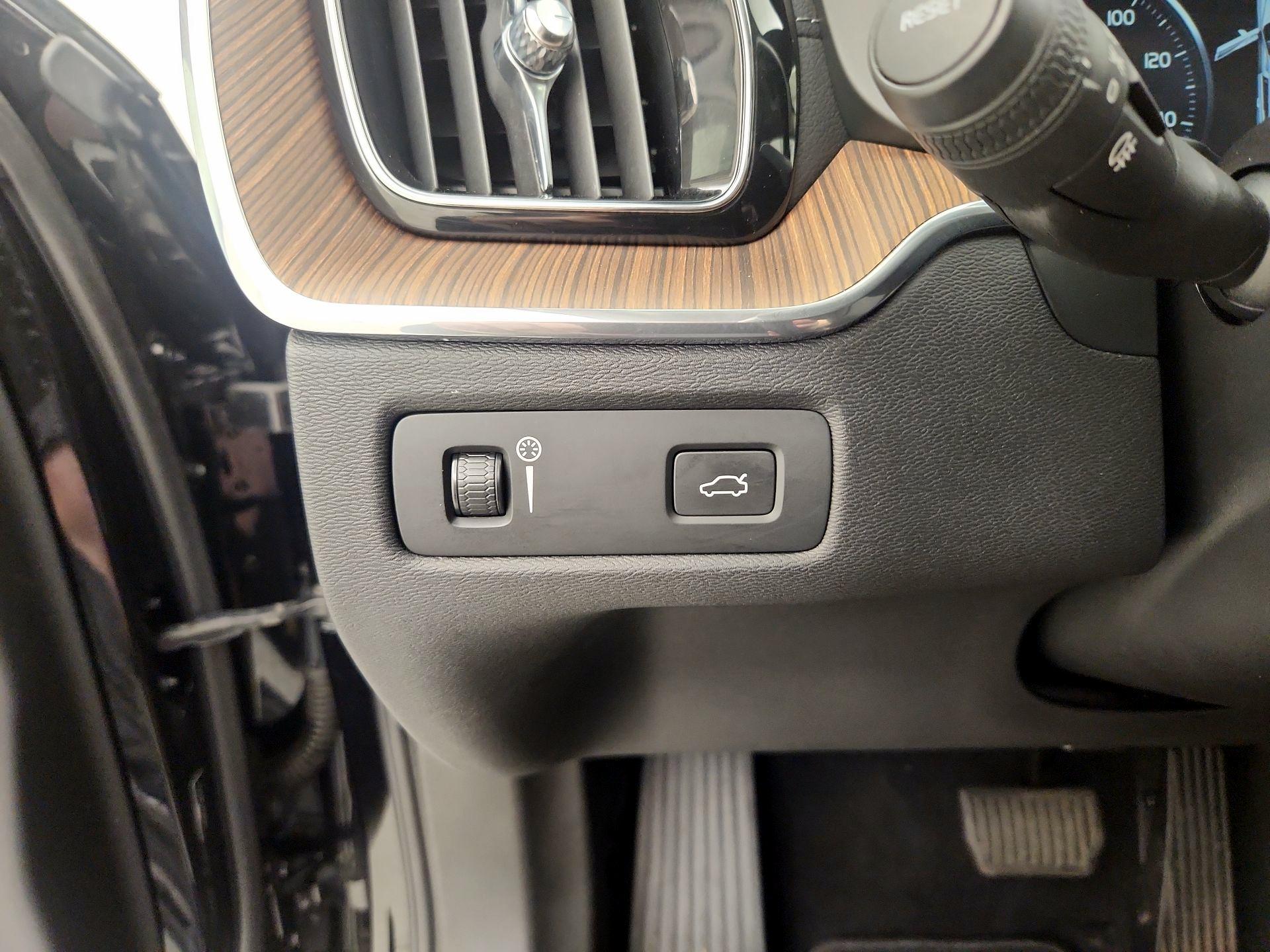 Thumbnail: 2019 Volvo XC60 - 13