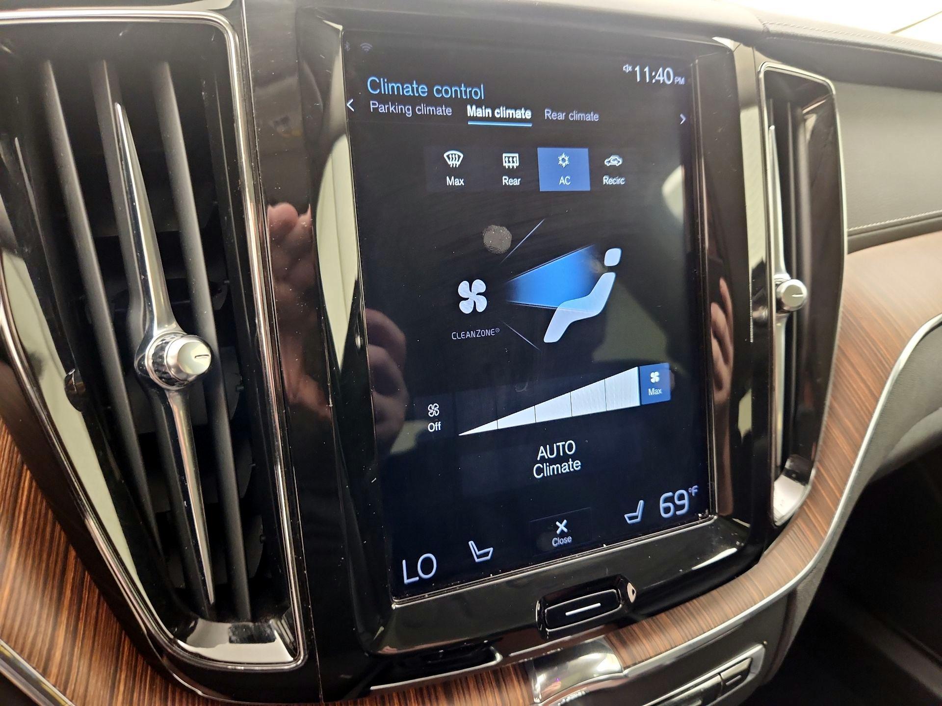 Thumbnail: 2019 Volvo XC60 - 17