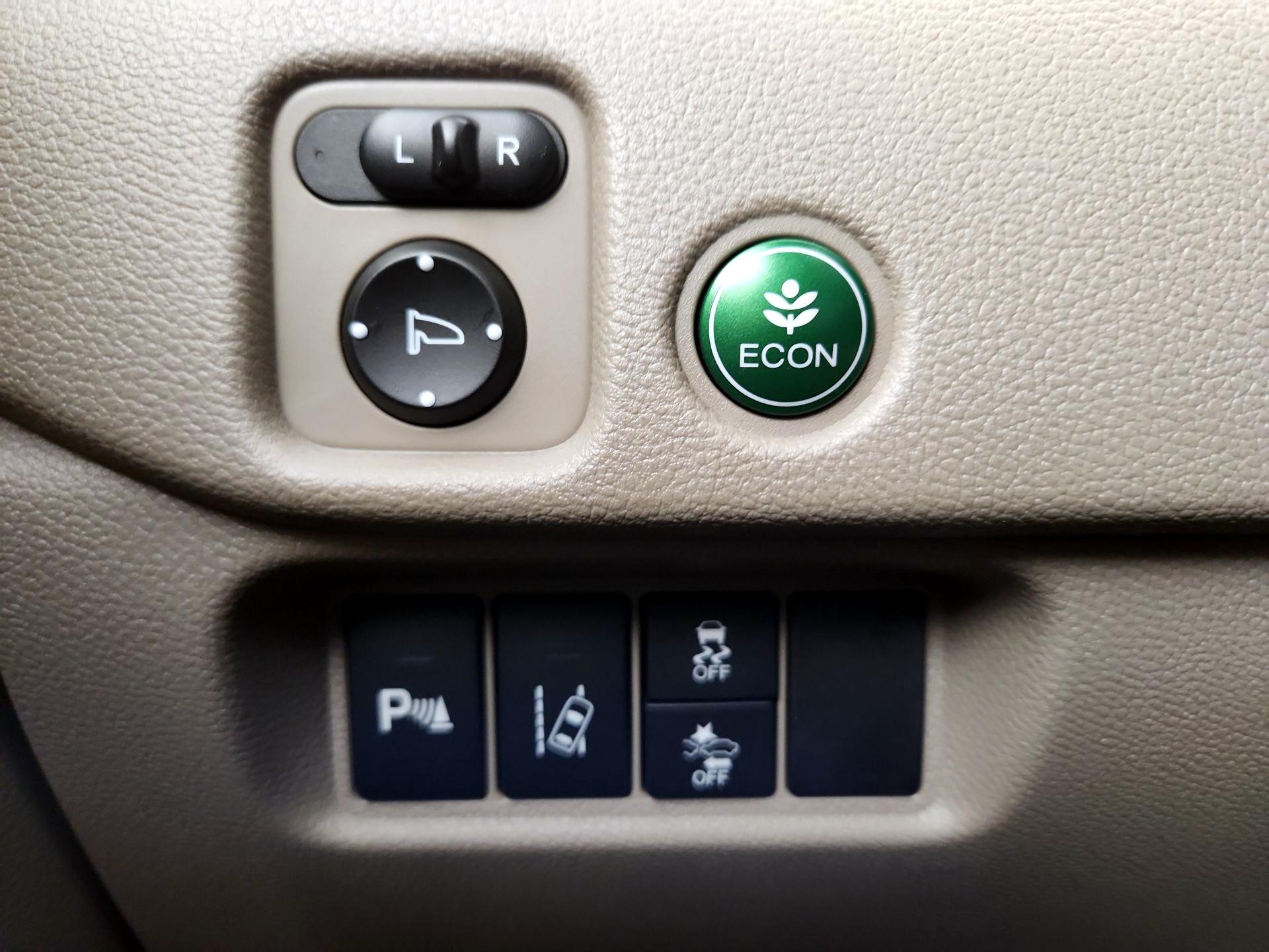 Thumbnail: 2017 Honda Pilot - 13