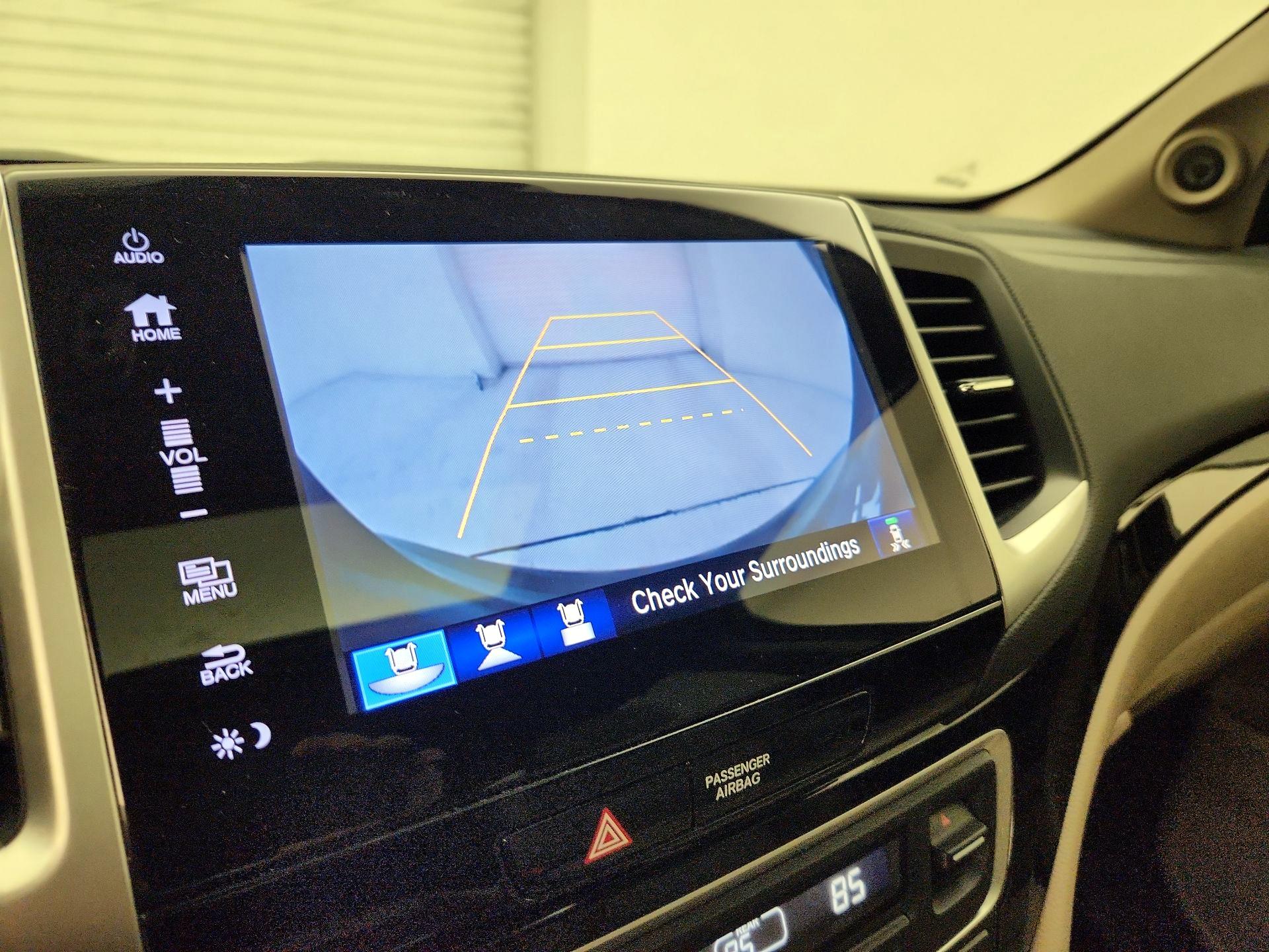 Thumbnail: 2017 Honda Pilot - 15