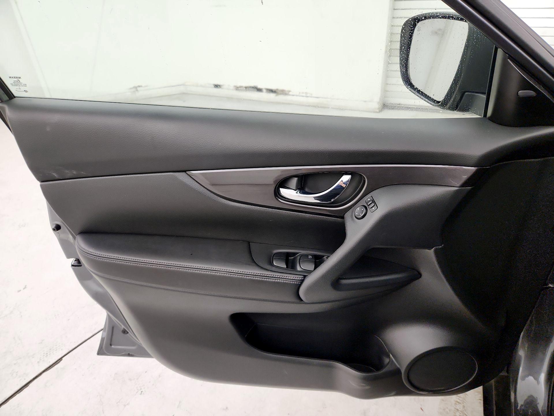 Thumbnail: 2019 Nissan Rogue - 12