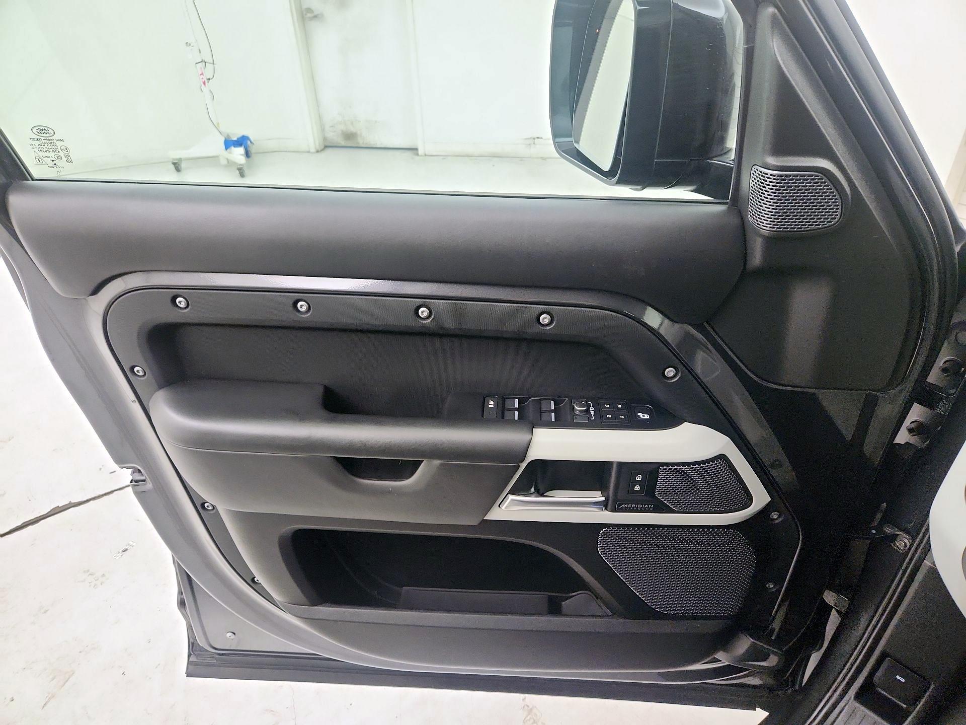 Thumbnail: 2022 Land Rover Defender - 12