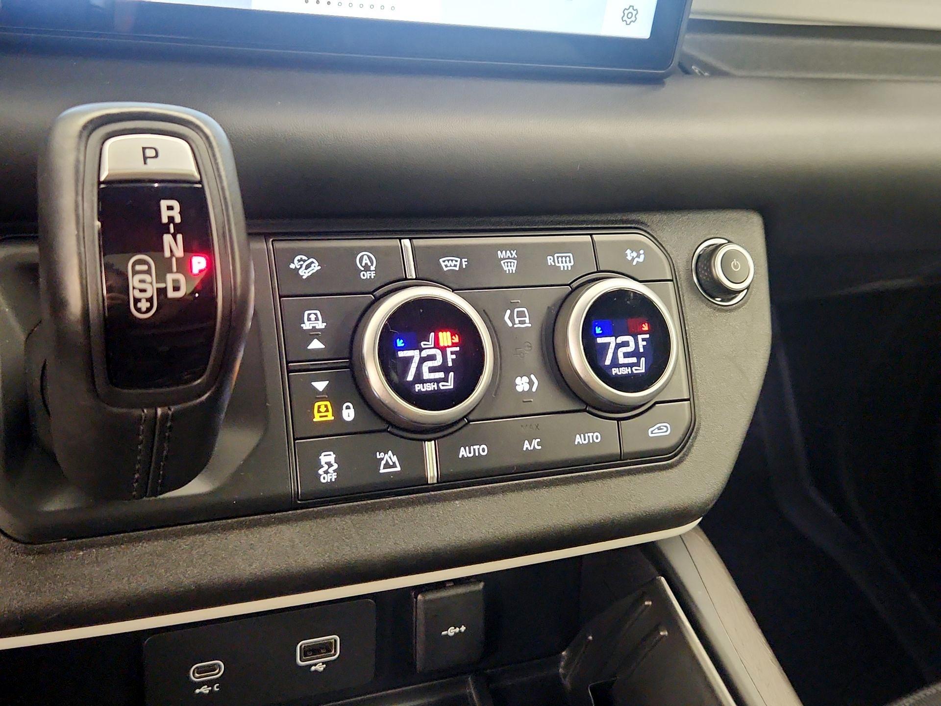 Thumbnail: 2022 Land Rover Defender - 16