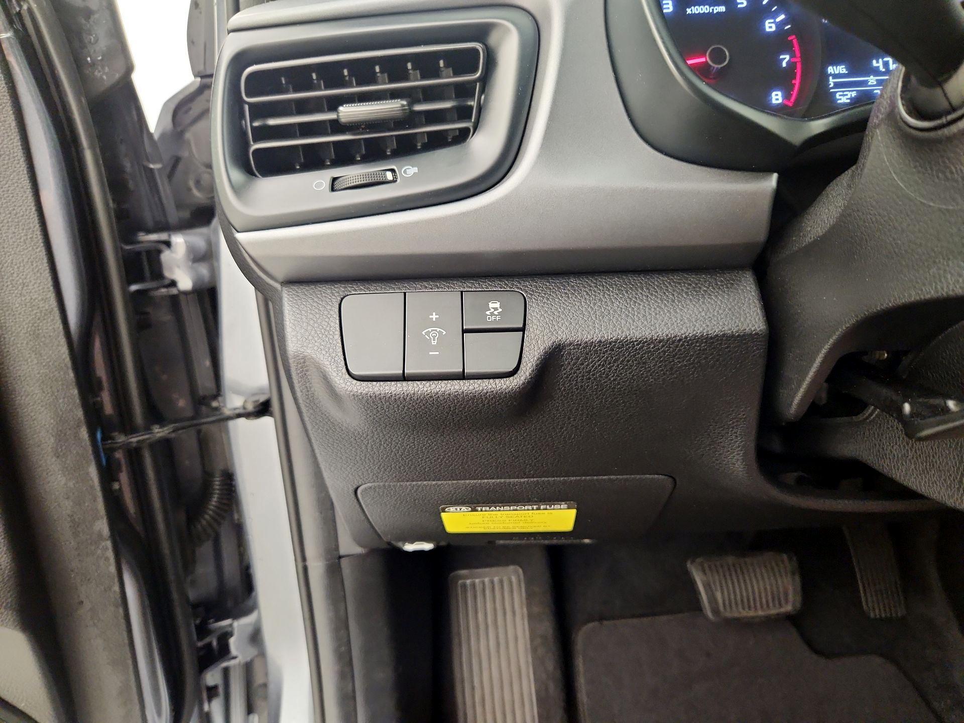 Thumbnail: 2019 Kia Rio - 13