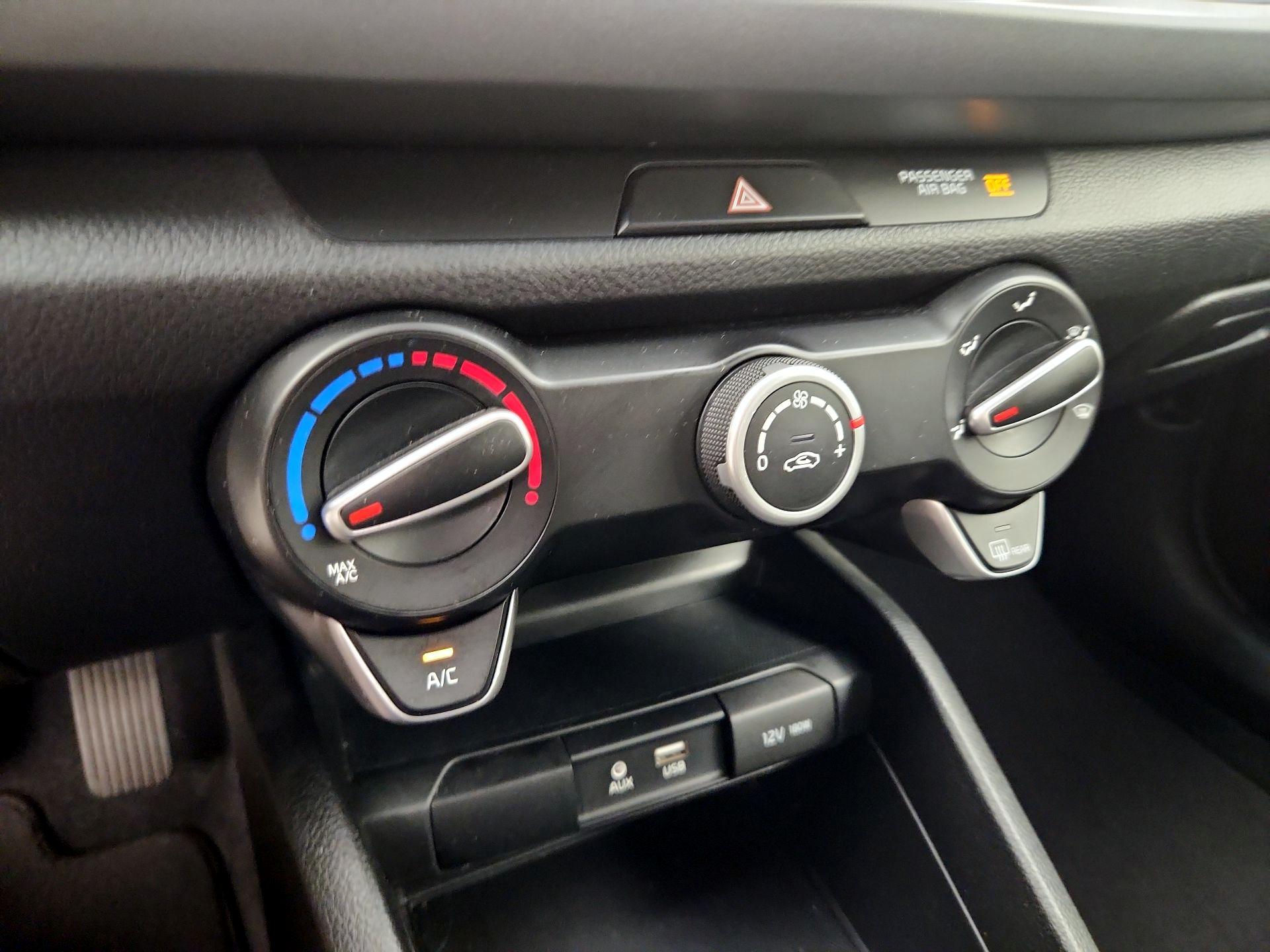 Thumbnail: 2019 Kia Rio - 16