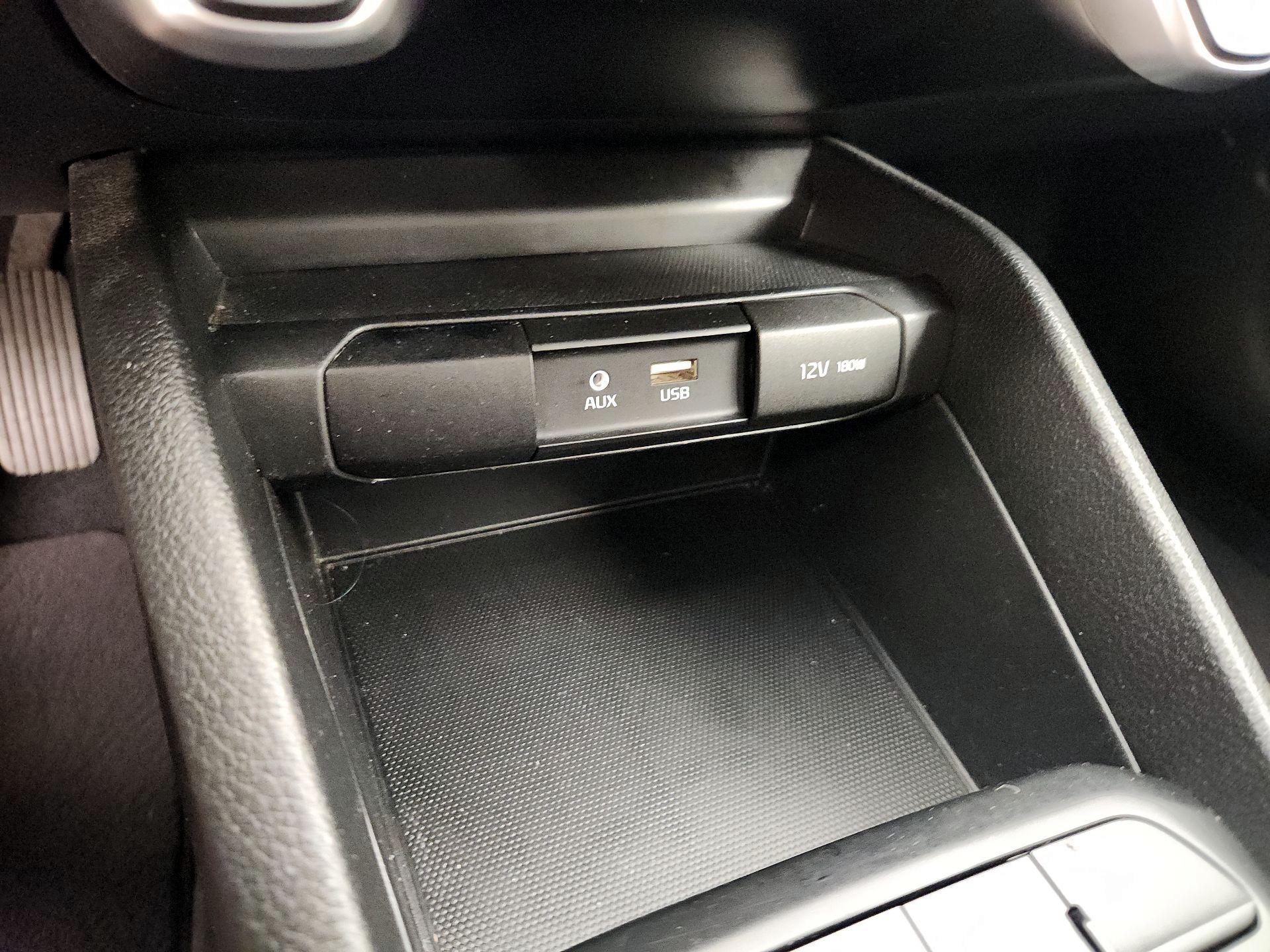 Thumbnail: 2019 Kia Rio - 18