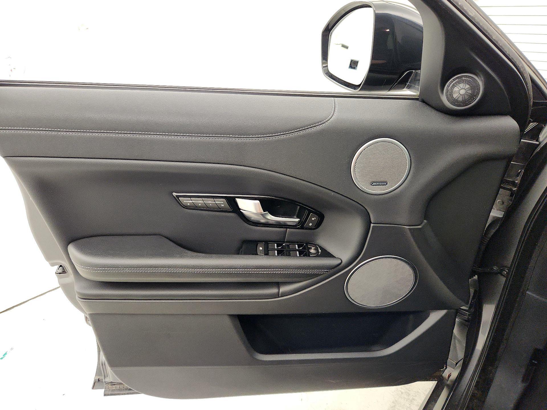 Thumbnail: 2018 Land Rover Range Rover Evoque - 12