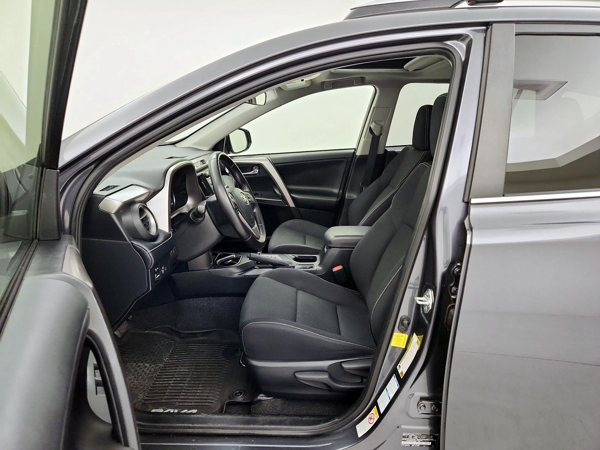 Thumbnail: 2018 Toyota RAV4 - 11