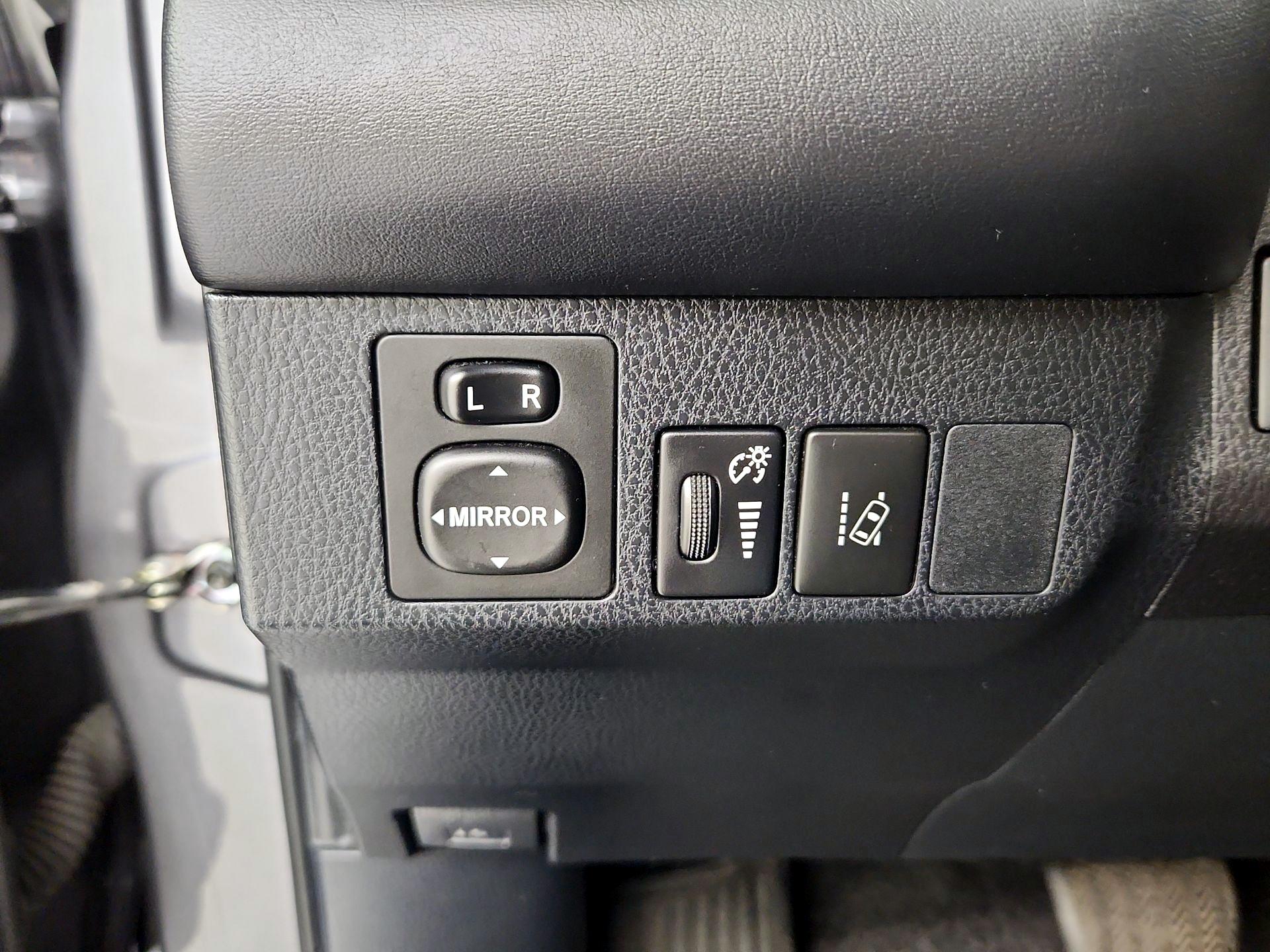 Thumbnail: 2018 Toyota RAV4 - 13