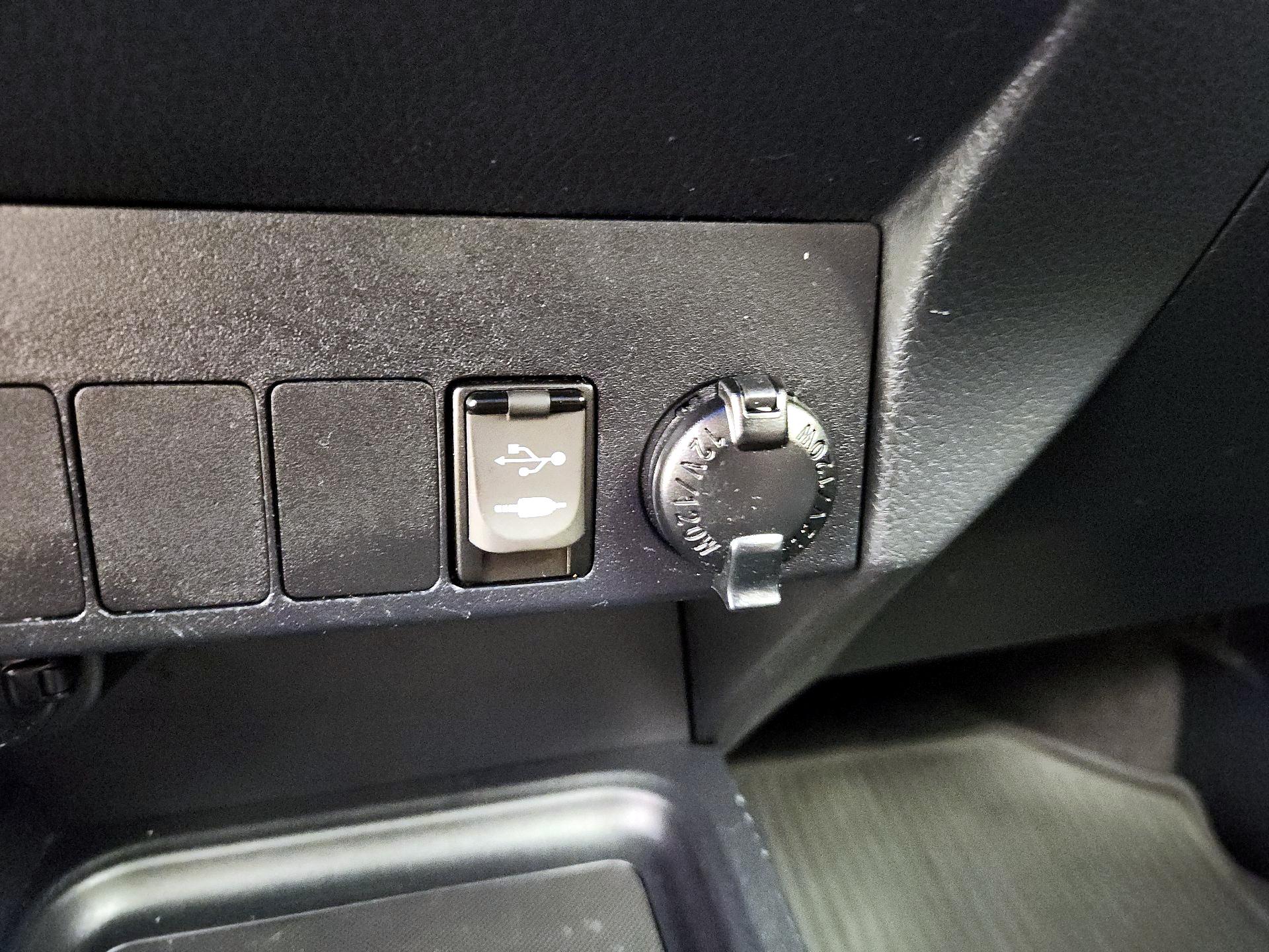 Thumbnail: 2018 Toyota RAV4 - 18