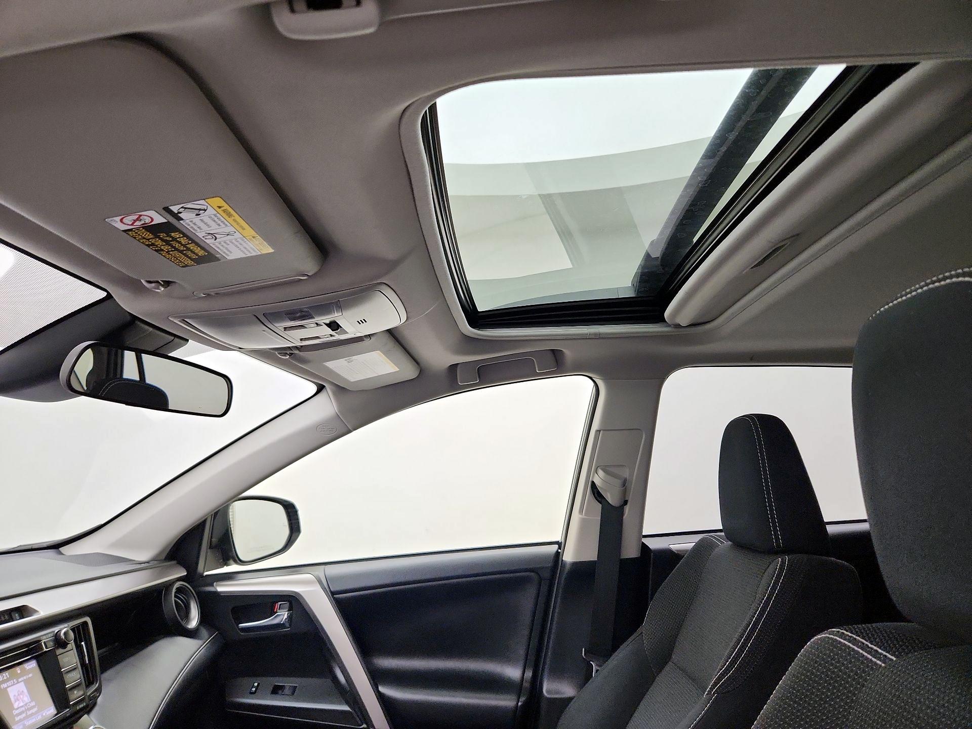 Thumbnail: 2018 Toyota RAV4 - 19