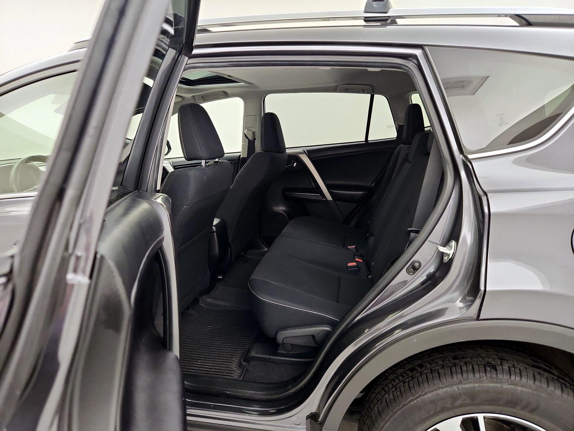 Thumbnail: 2018 Toyota RAV4 - 20