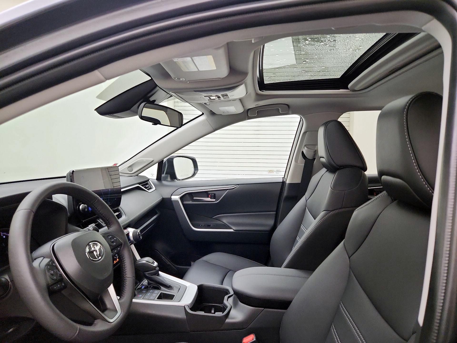 Thumbnail: 2025 Toyota RAV4 - 20