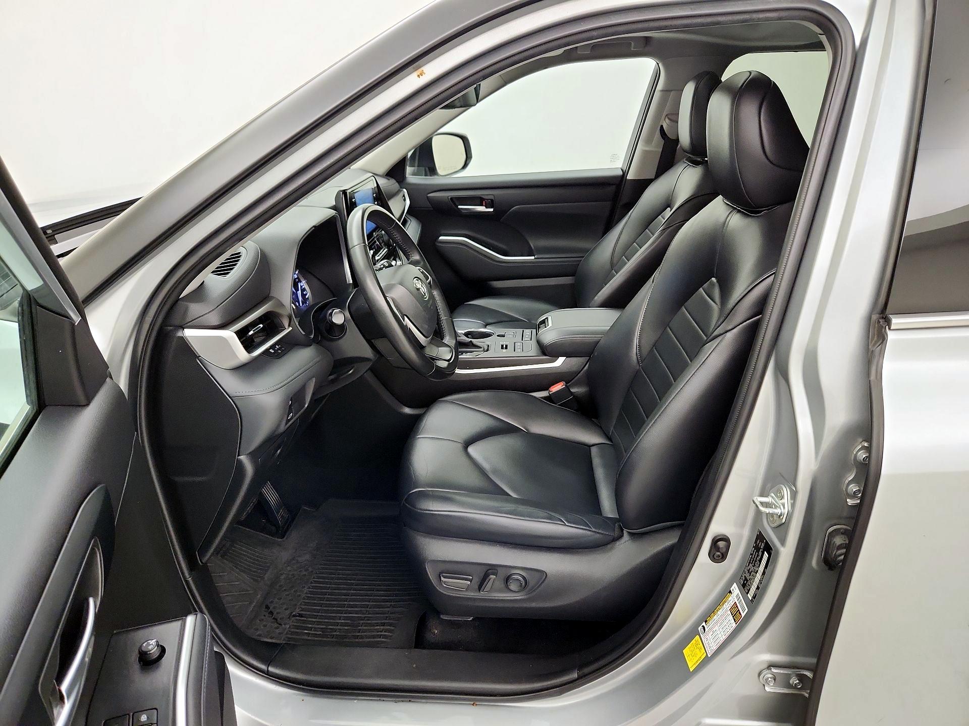 Thumbnail: 2022 Toyota Highlander - 11