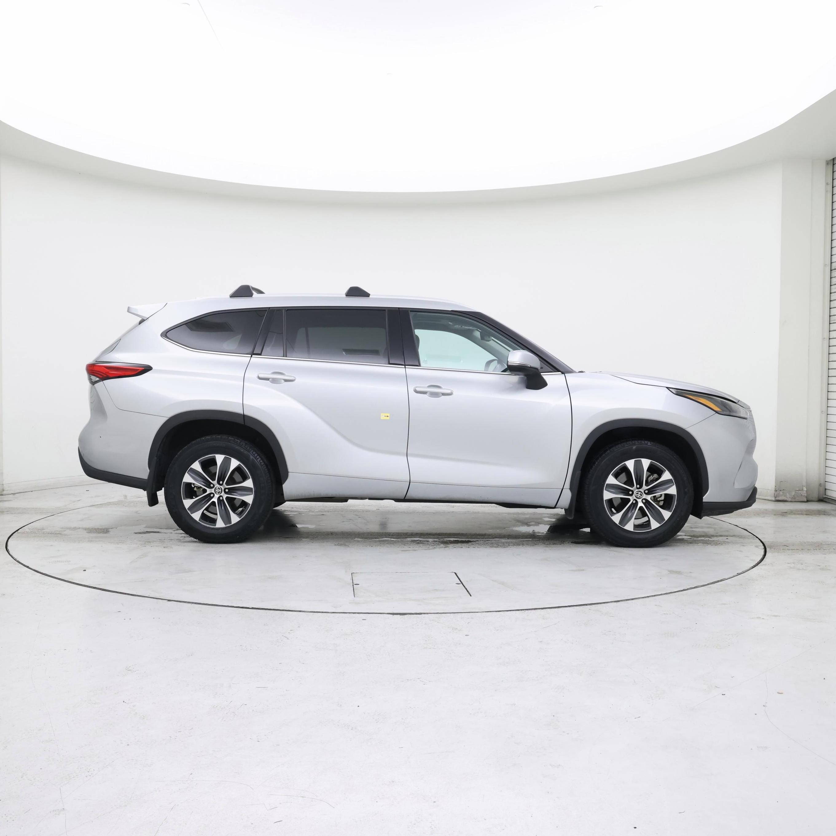 Thumbnail: 2022 Toyota Highlander - 7