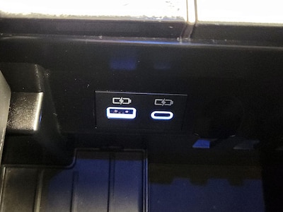 USB/AUX Ports