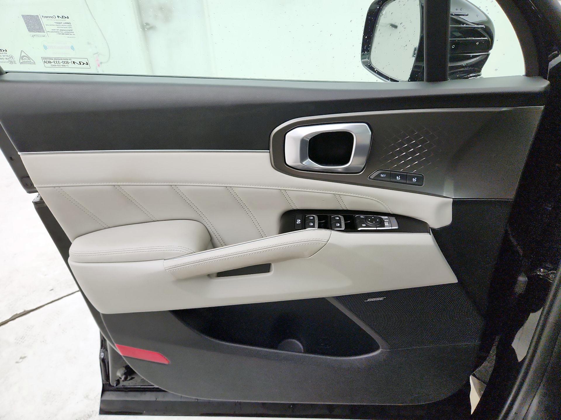 Thumbnail: 2023 Kia Sorento - 12