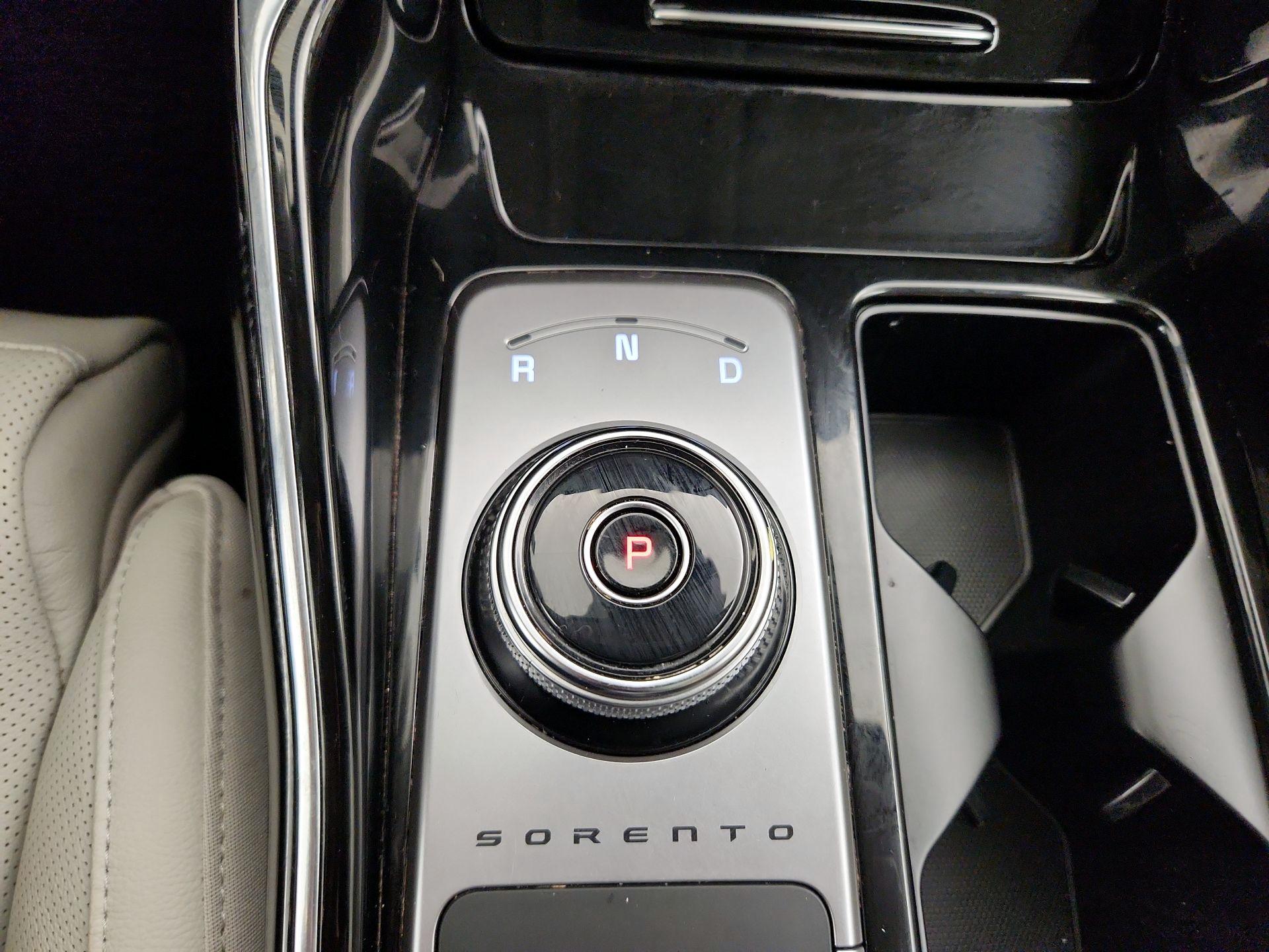 Thumbnail: 2023 Kia Sorento - 18