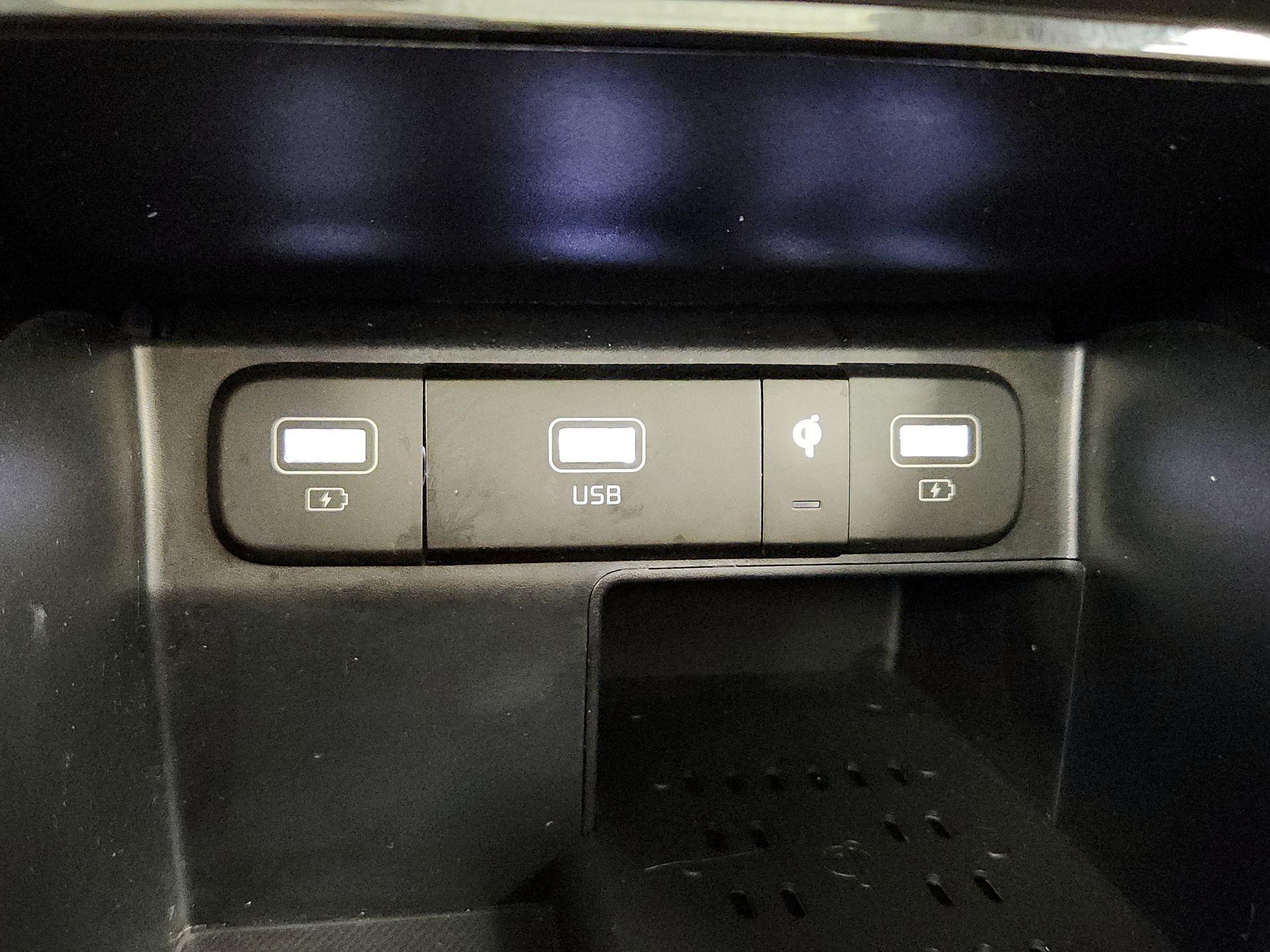 Thumbnail: 2023 Kia Sorento - 19