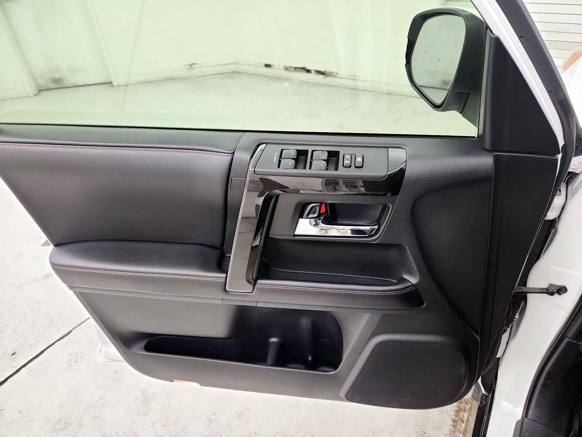 Thumbnail: 2017 Toyota 4Runner - 12