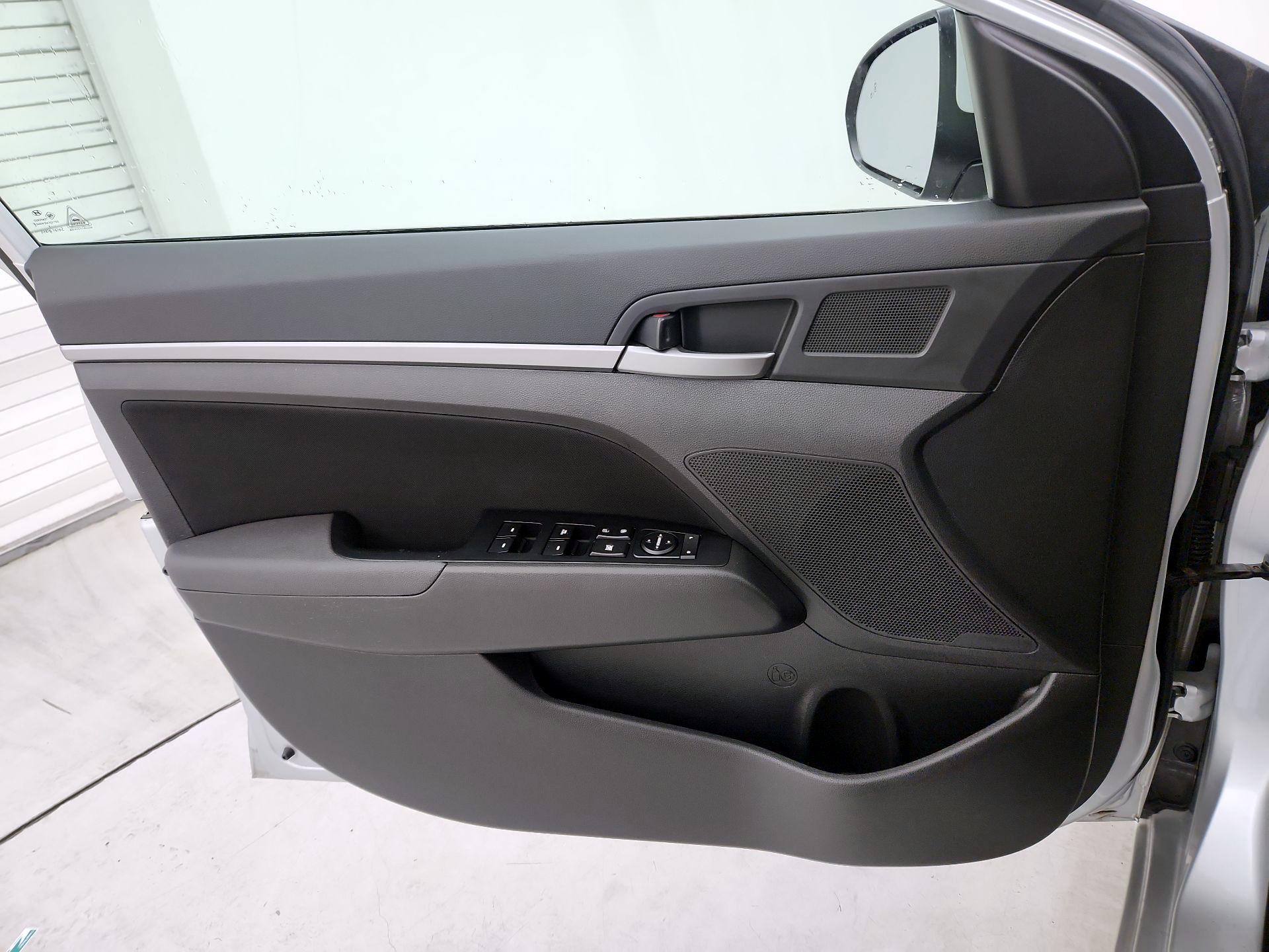 Thumbnail: 2018 Hyundai Elantra - 12