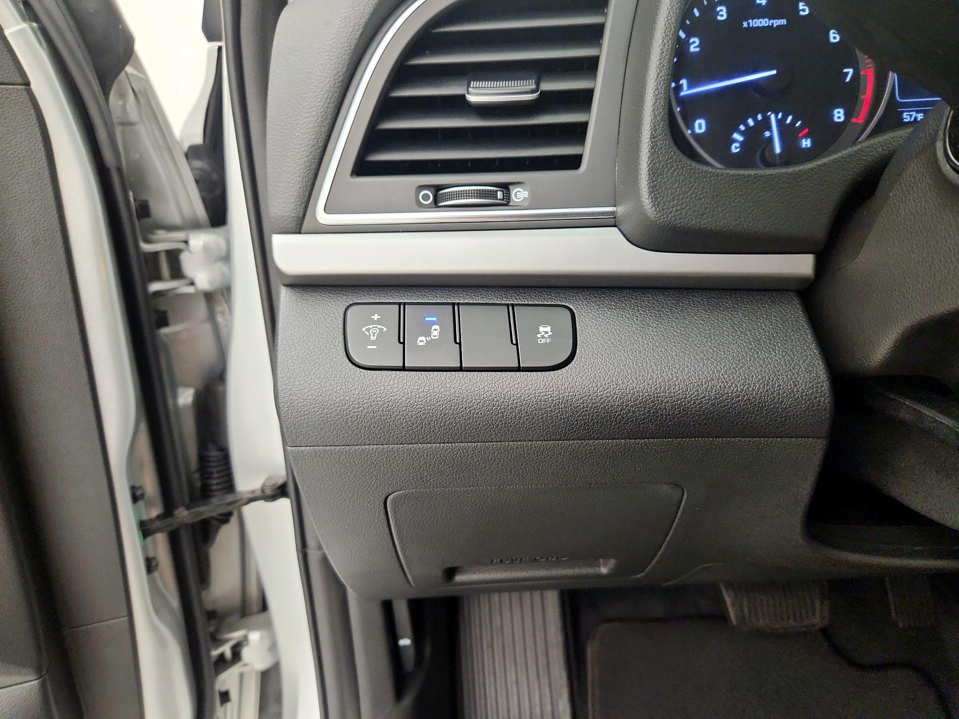 Thumbnail: 2018 Hyundai Elantra - 13