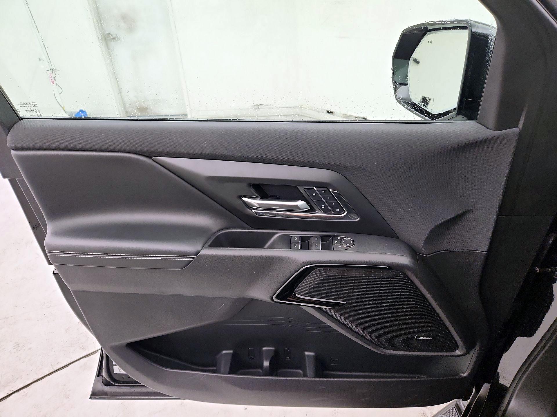 Thumbnail: 2025 Chevrolet Silverado EV - 12