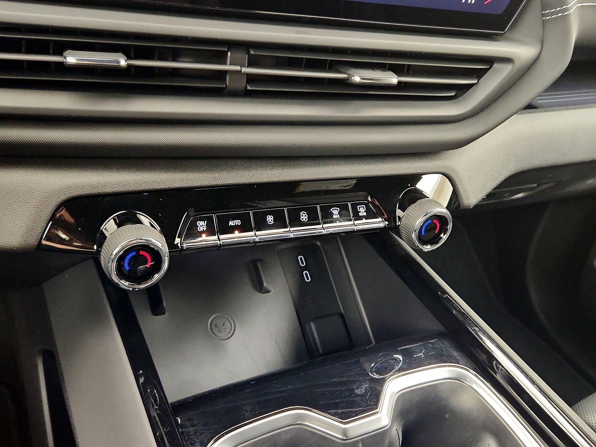 Thumbnail: 2025 Chevrolet Silverado EV - 17