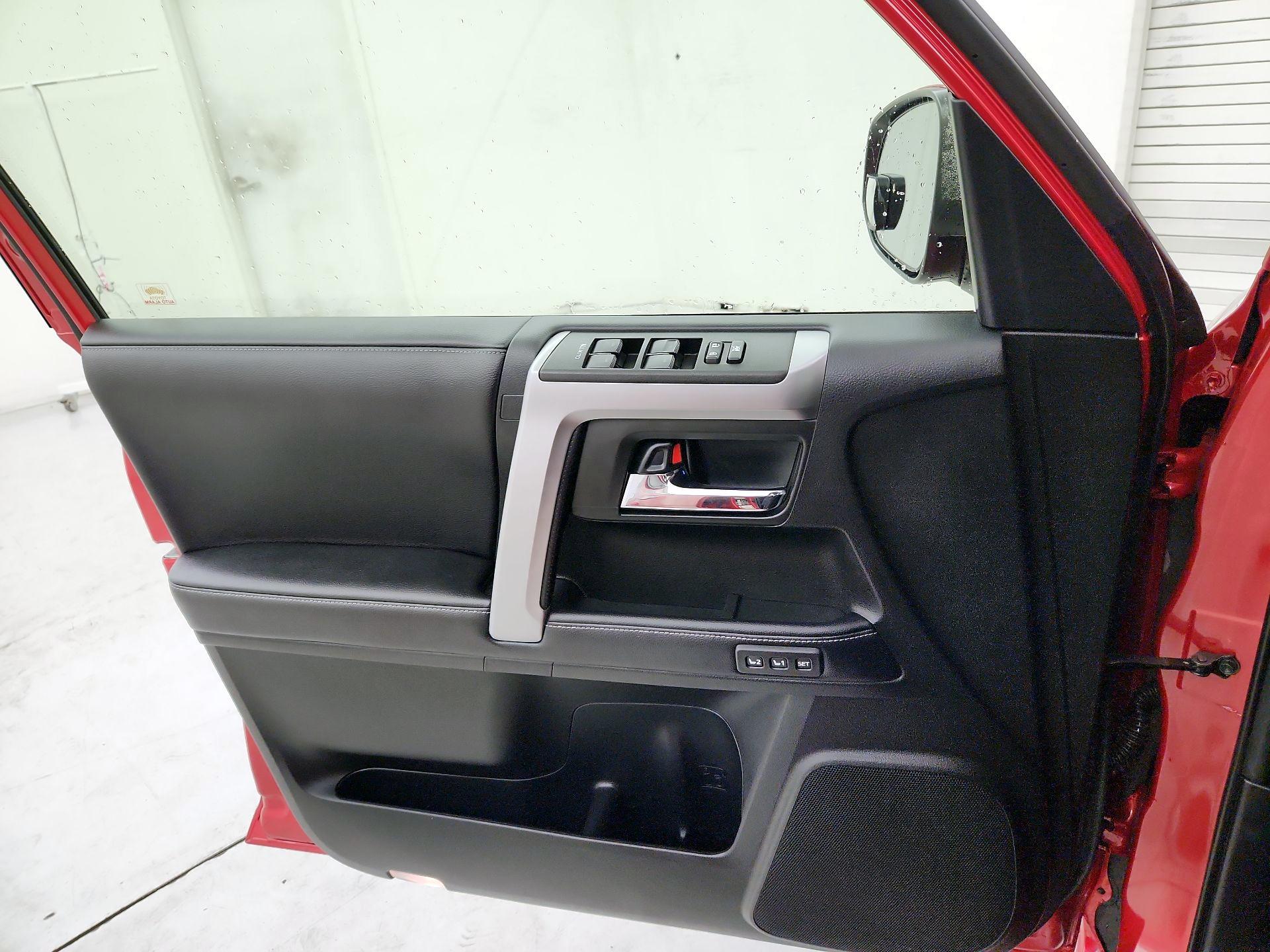 Thumbnail: 2020 Toyota 4Runner - 12