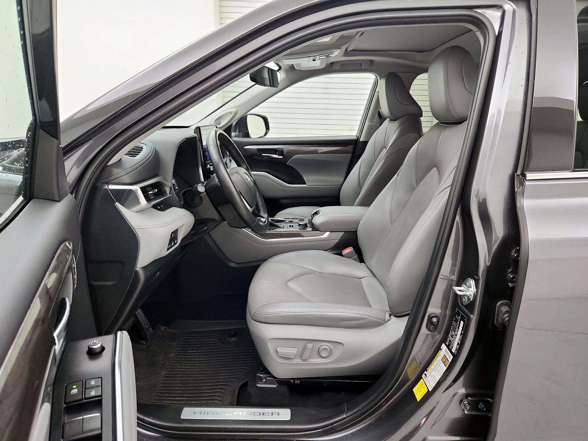 Thumbnail: 2022 Toyota Highlander - 11