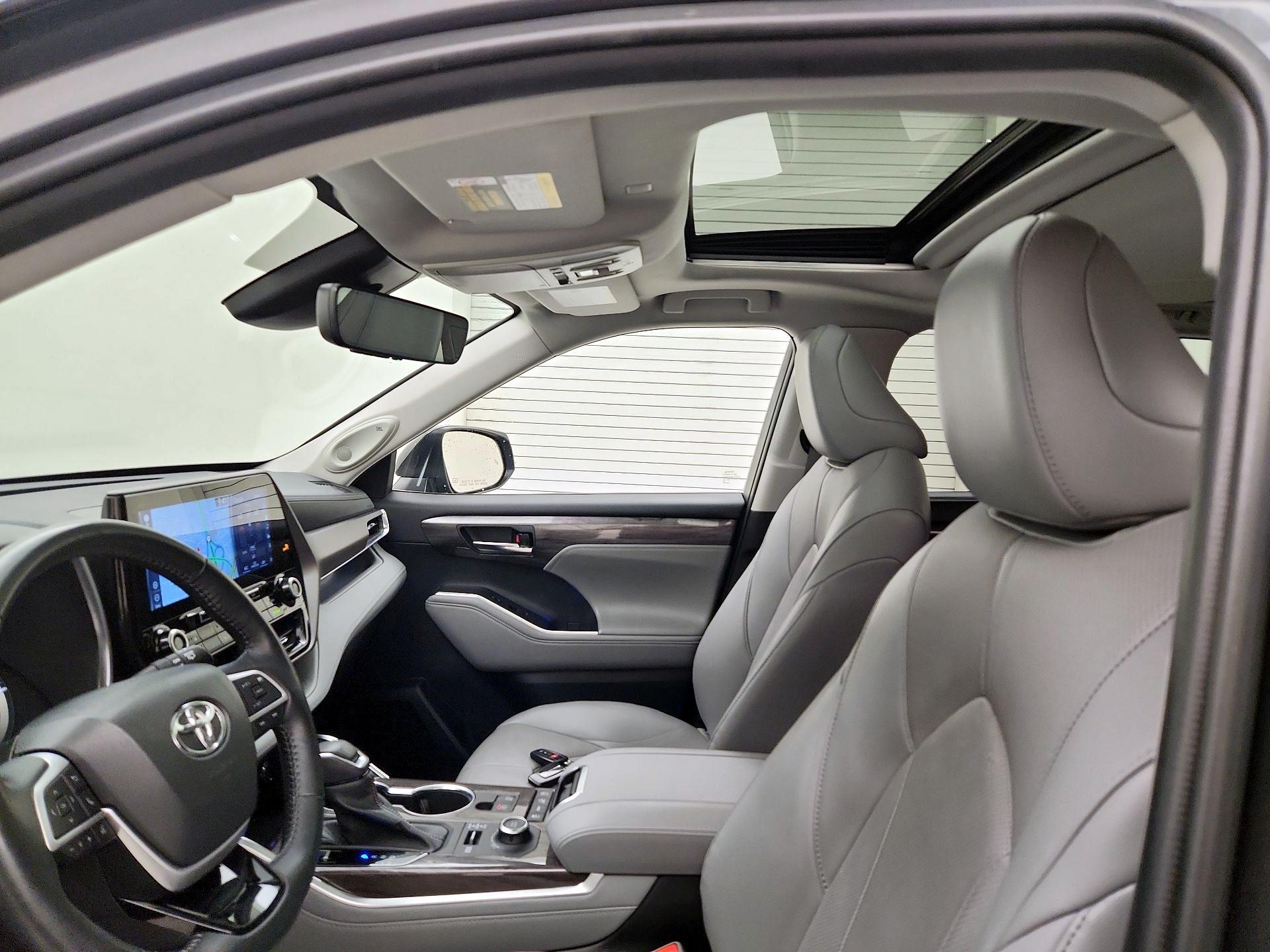 Thumbnail: 2022 Toyota Highlander - 20