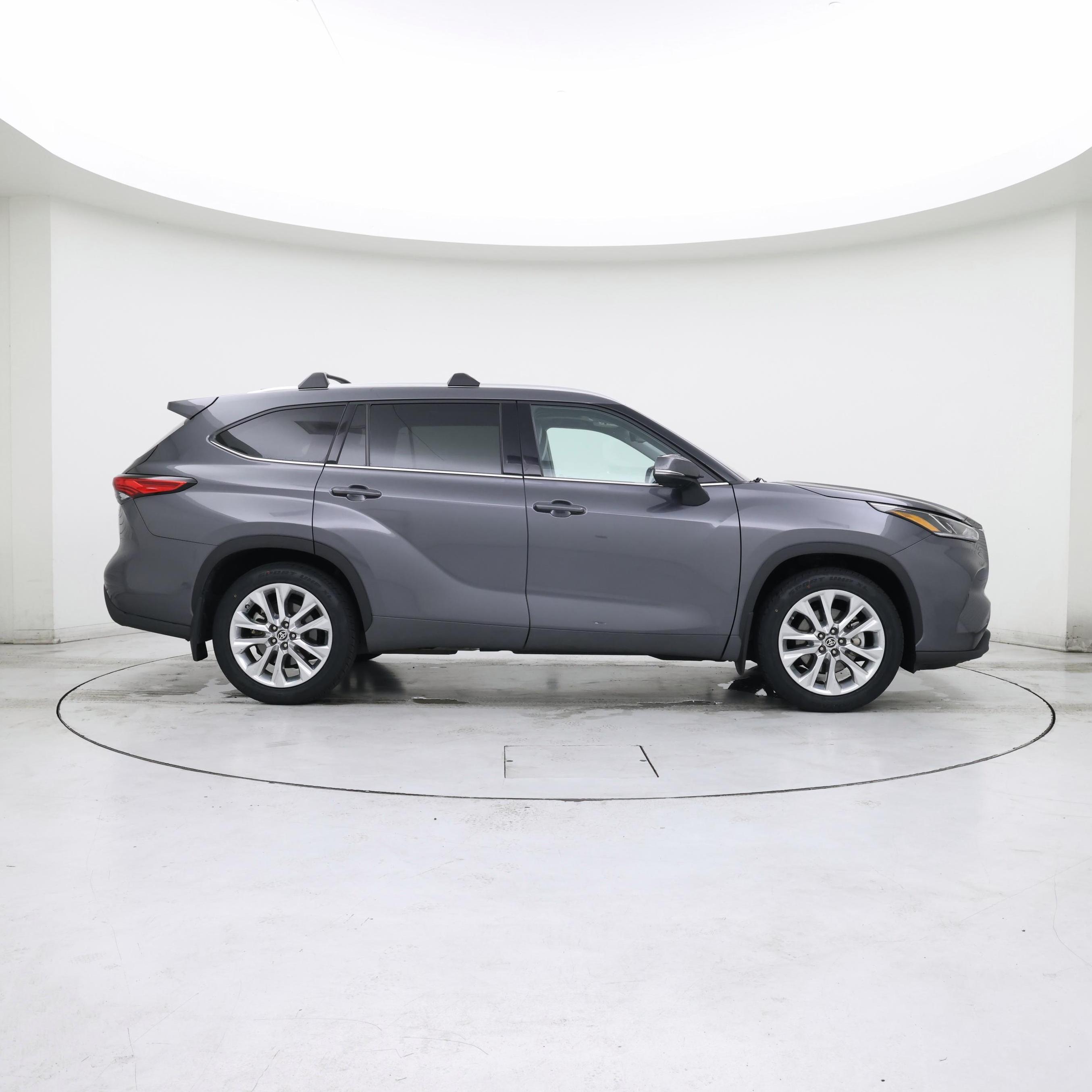 Thumbnail: 2022 Toyota Highlander - 7