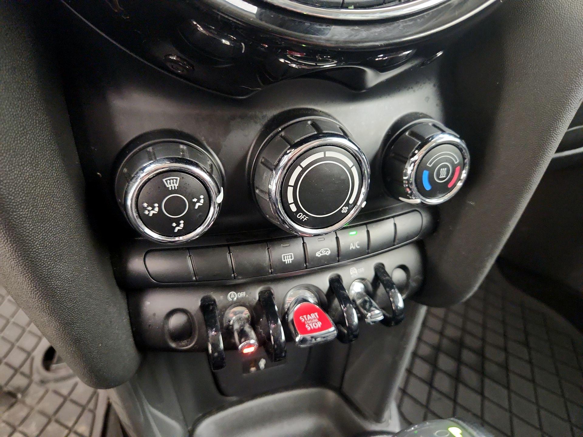 Thumbnail: 2019 MINI Cooper Hardtop - 16