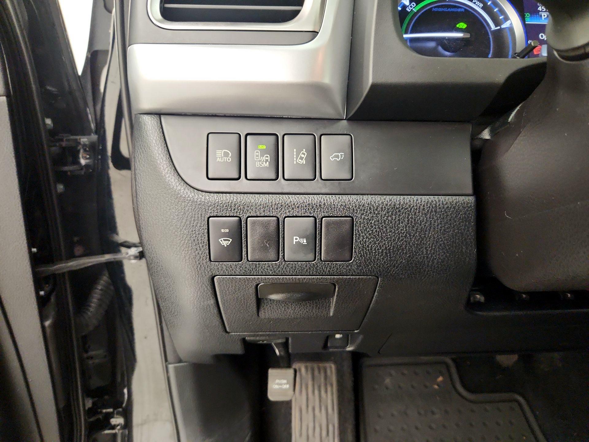 Thumbnail: 2016 Toyota Highlander - 13