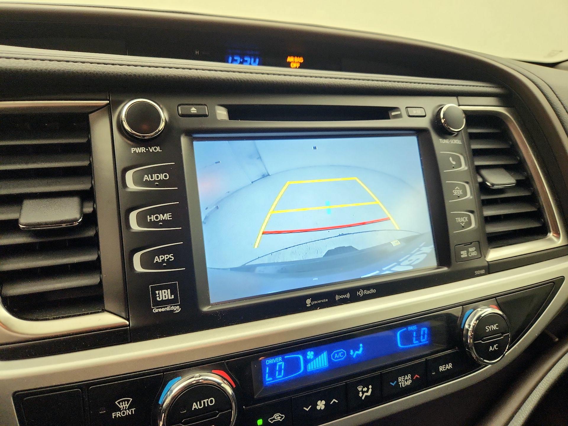 Thumbnail: 2016 Toyota Highlander - 14