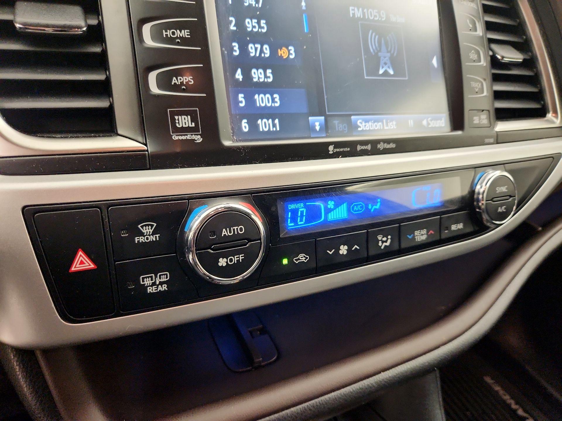 Thumbnail: 2016 Toyota Highlander - 16