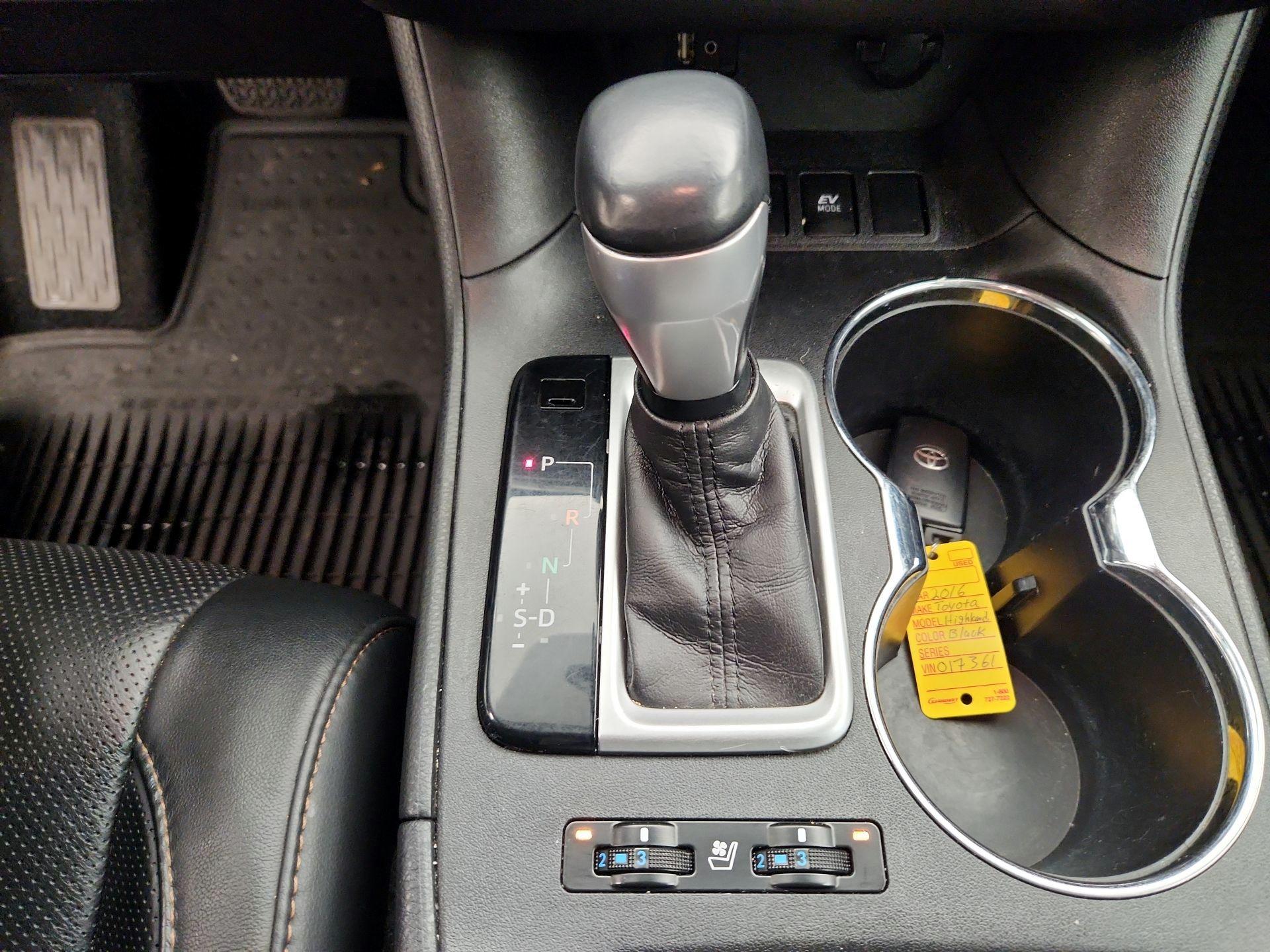 Thumbnail: 2016 Toyota Highlander - 17