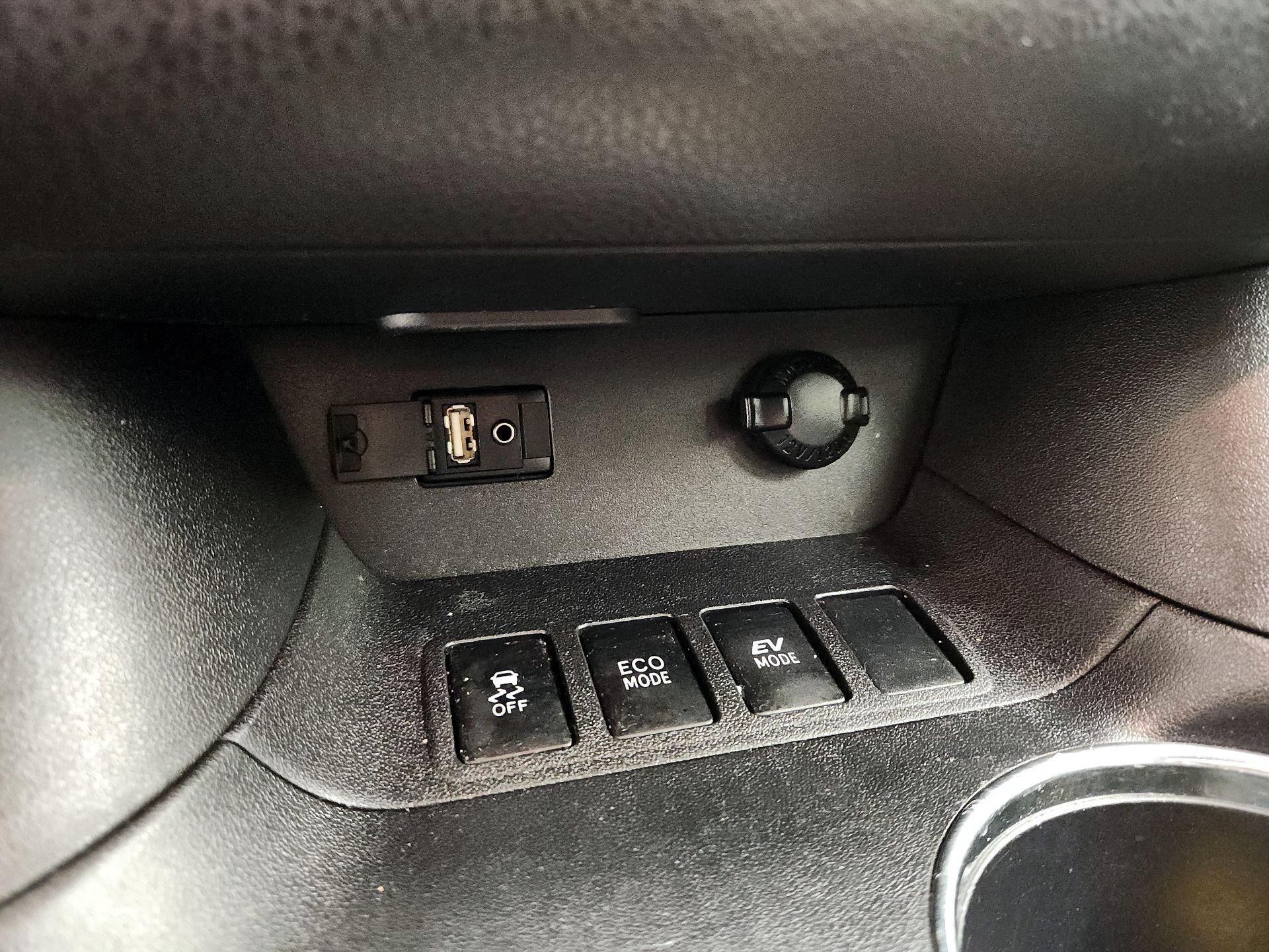 Thumbnail: 2016 Toyota Highlander - 18