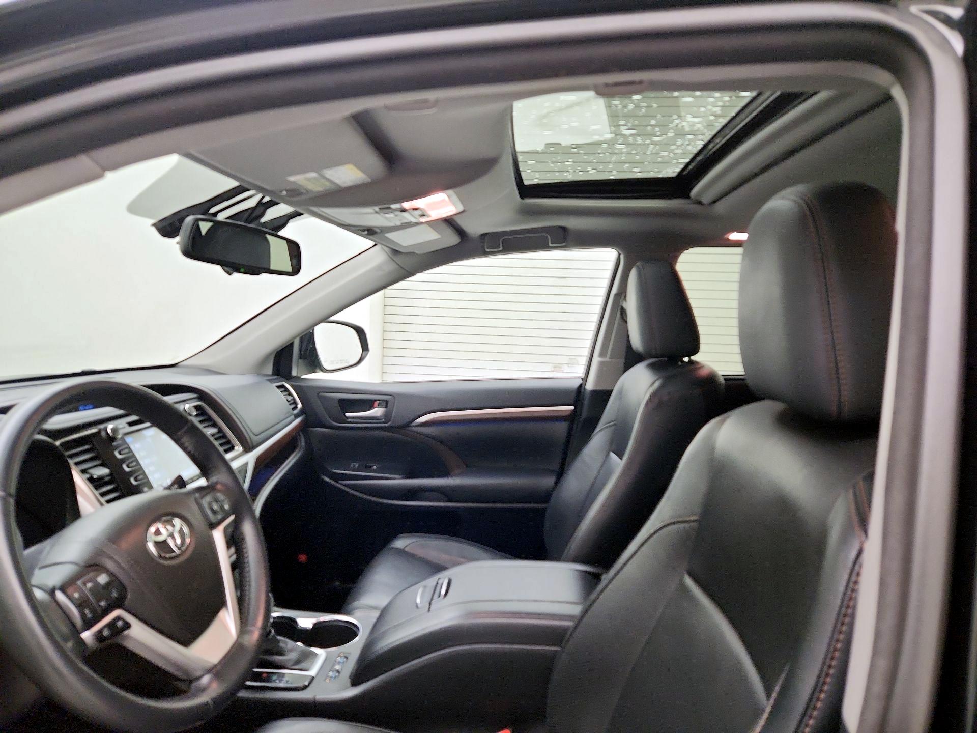 Thumbnail: 2016 Toyota Highlander - 19