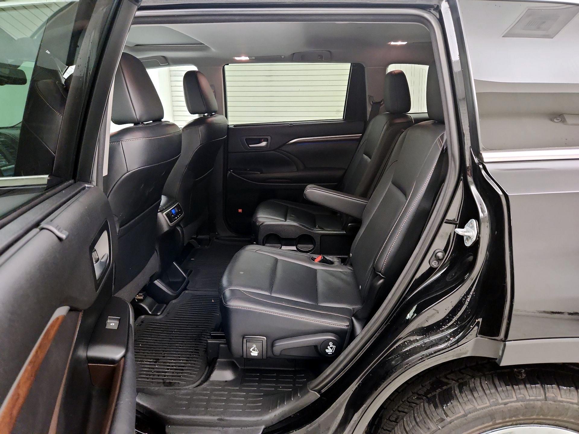 Thumbnail: 2016 Toyota Highlander - 20