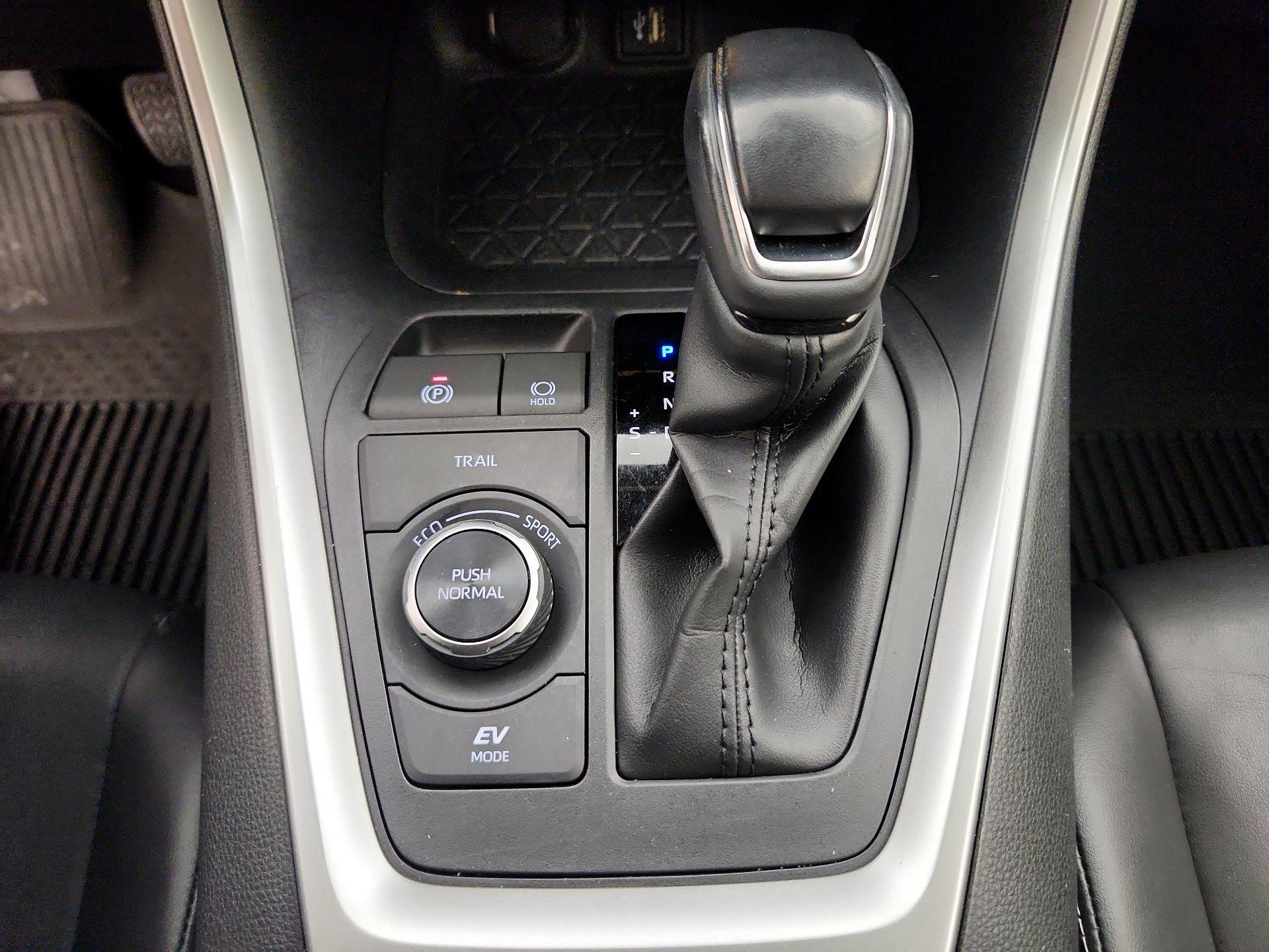 Thumbnail: 2023 Toyota RAV4 - 17