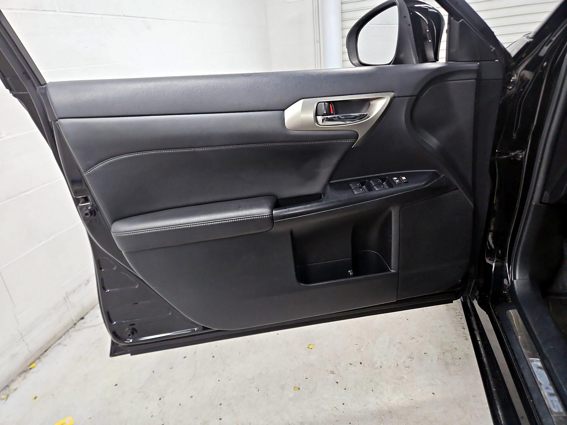 Thumbnail: 2015 Lexus CT - 12